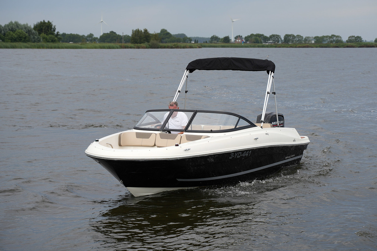foto: 16 Bayliner VR4