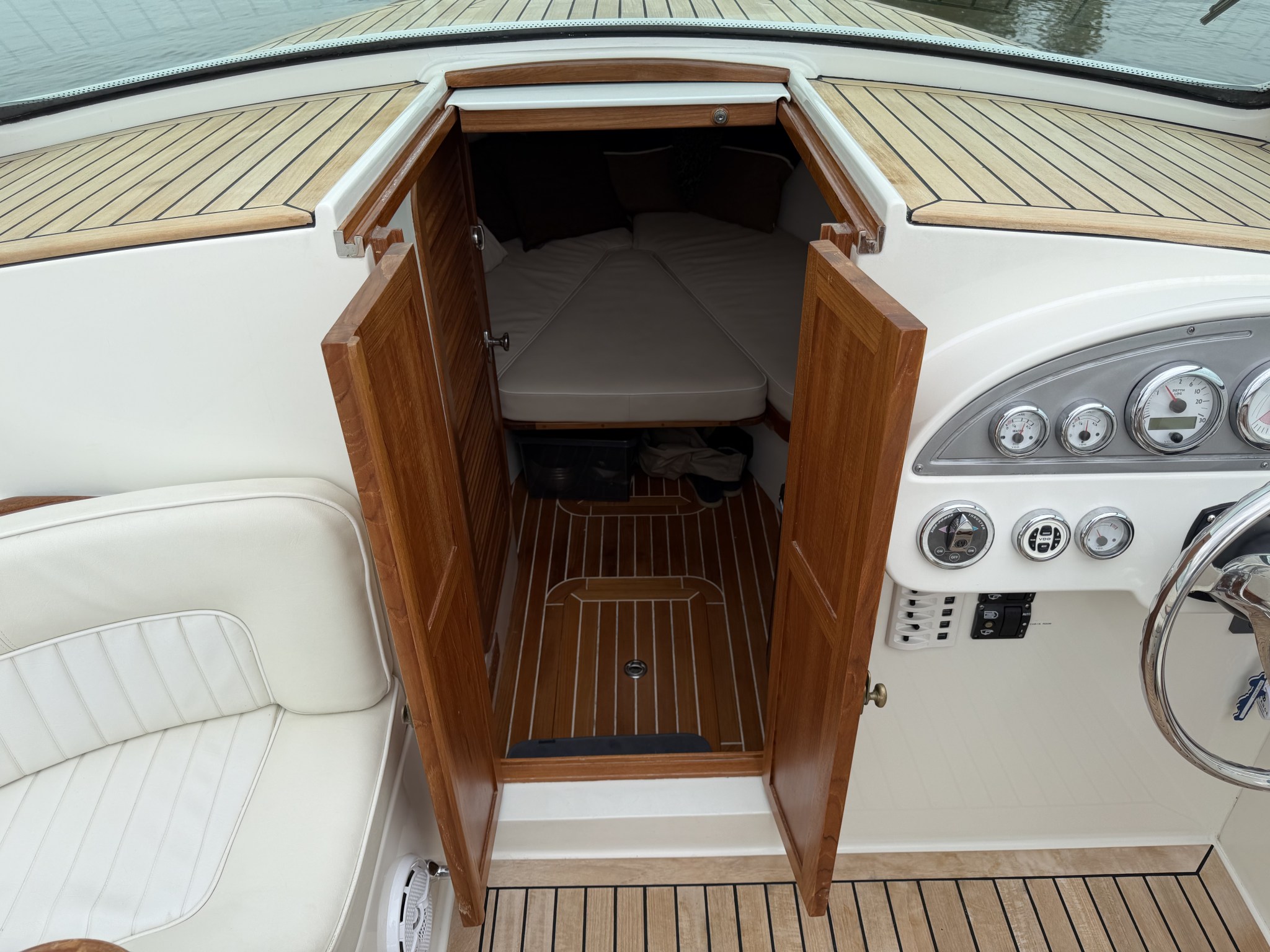 foto: 26 Long Island 33 Runabout
