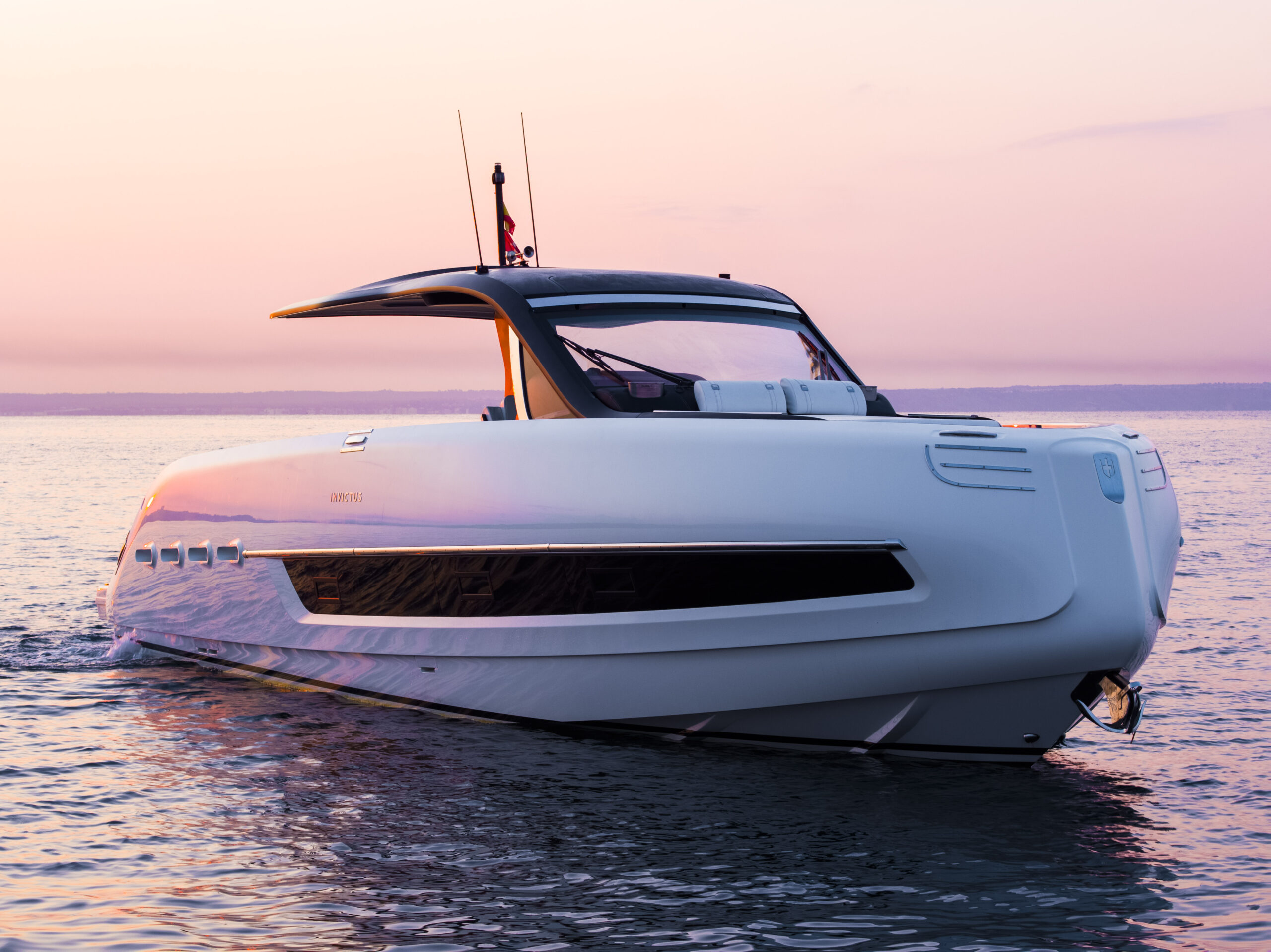 foto: 4 Invictus TT460