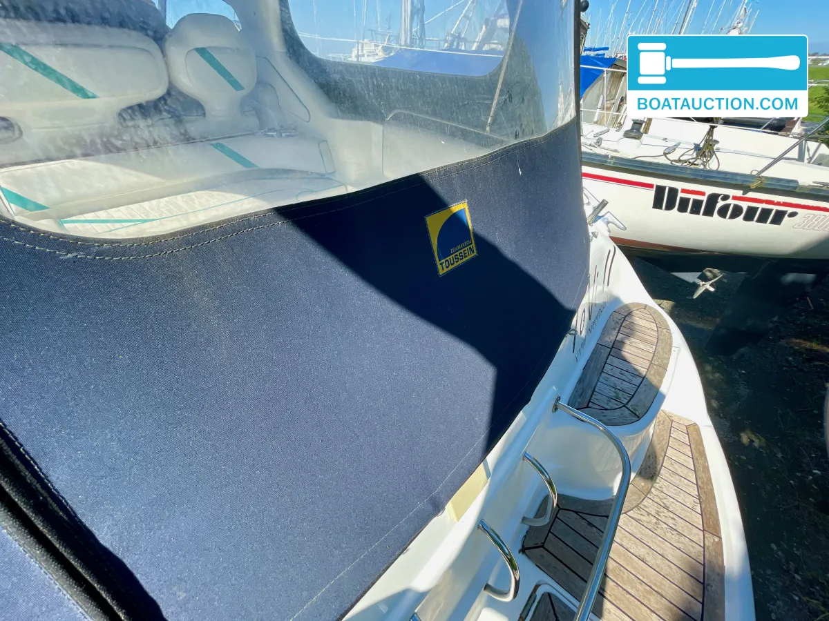 foto: 38 Sealine 310 Sportbridge