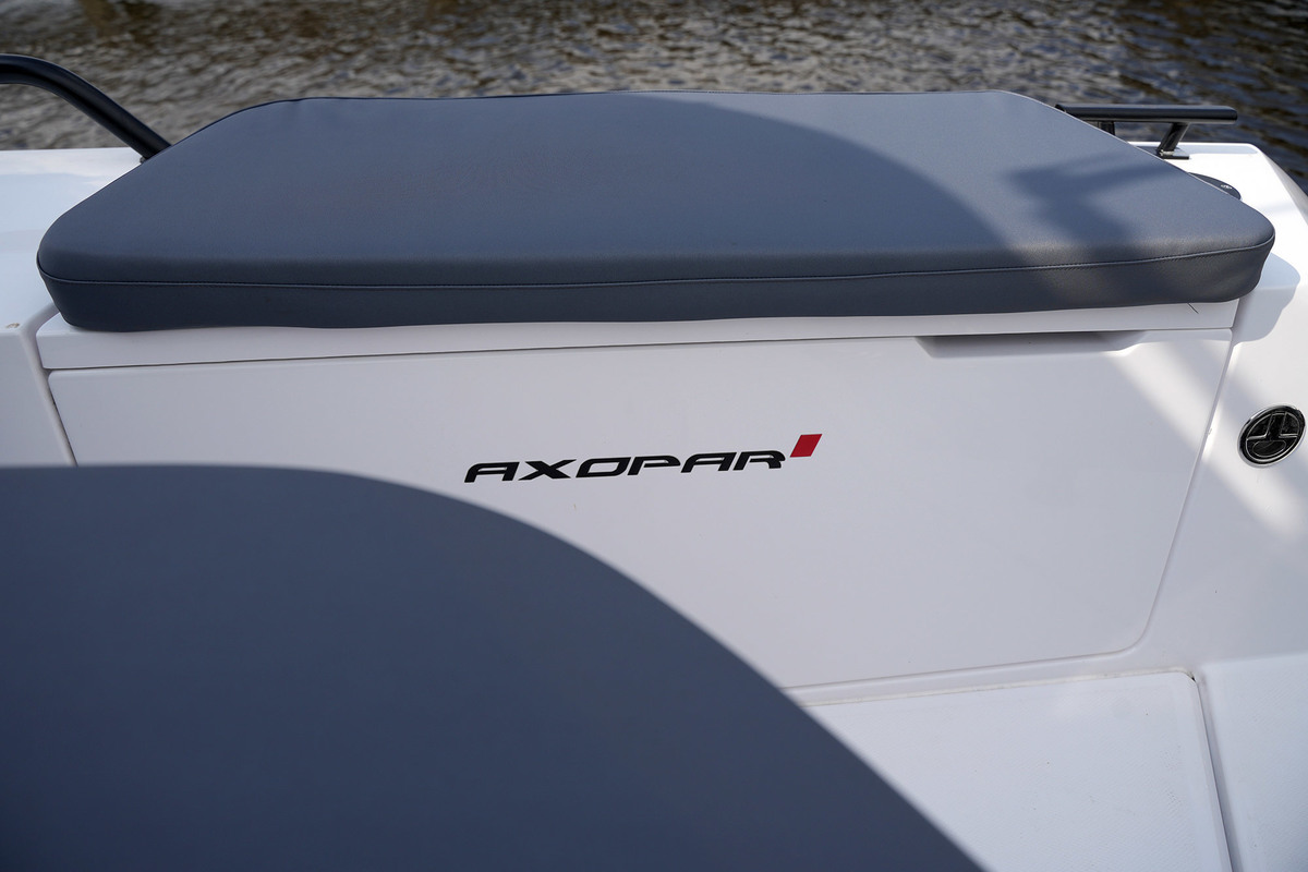 foto: 27 Axopar 37 XC Cross Cabin