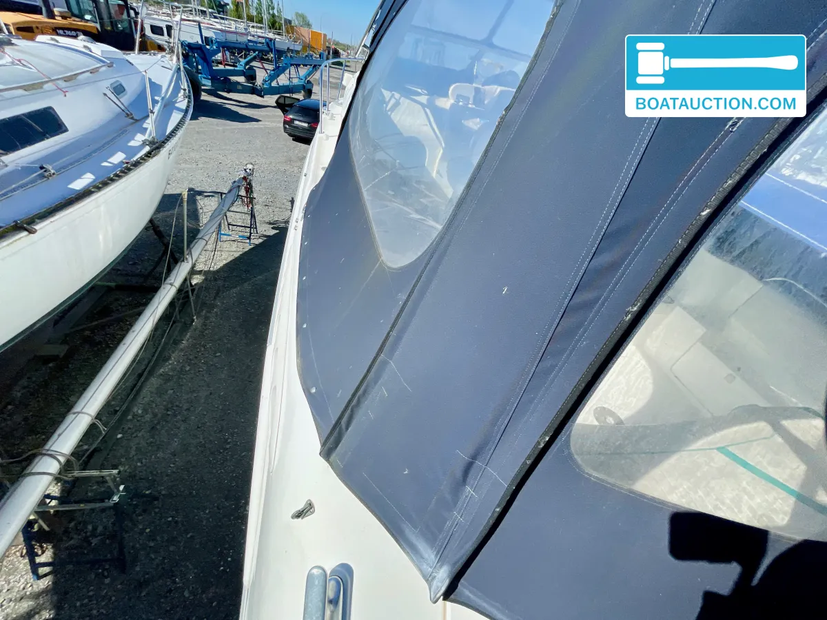 foto: 39 Sealine 310 Sportbridge