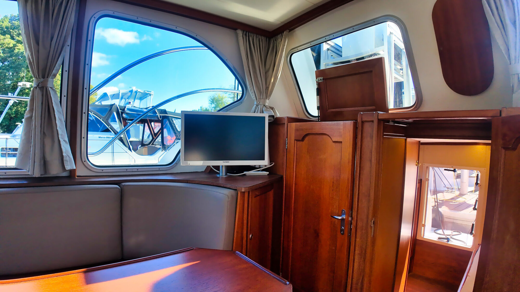 foto: 34 Pedro Pedro Skiron 35 AK Cabrio