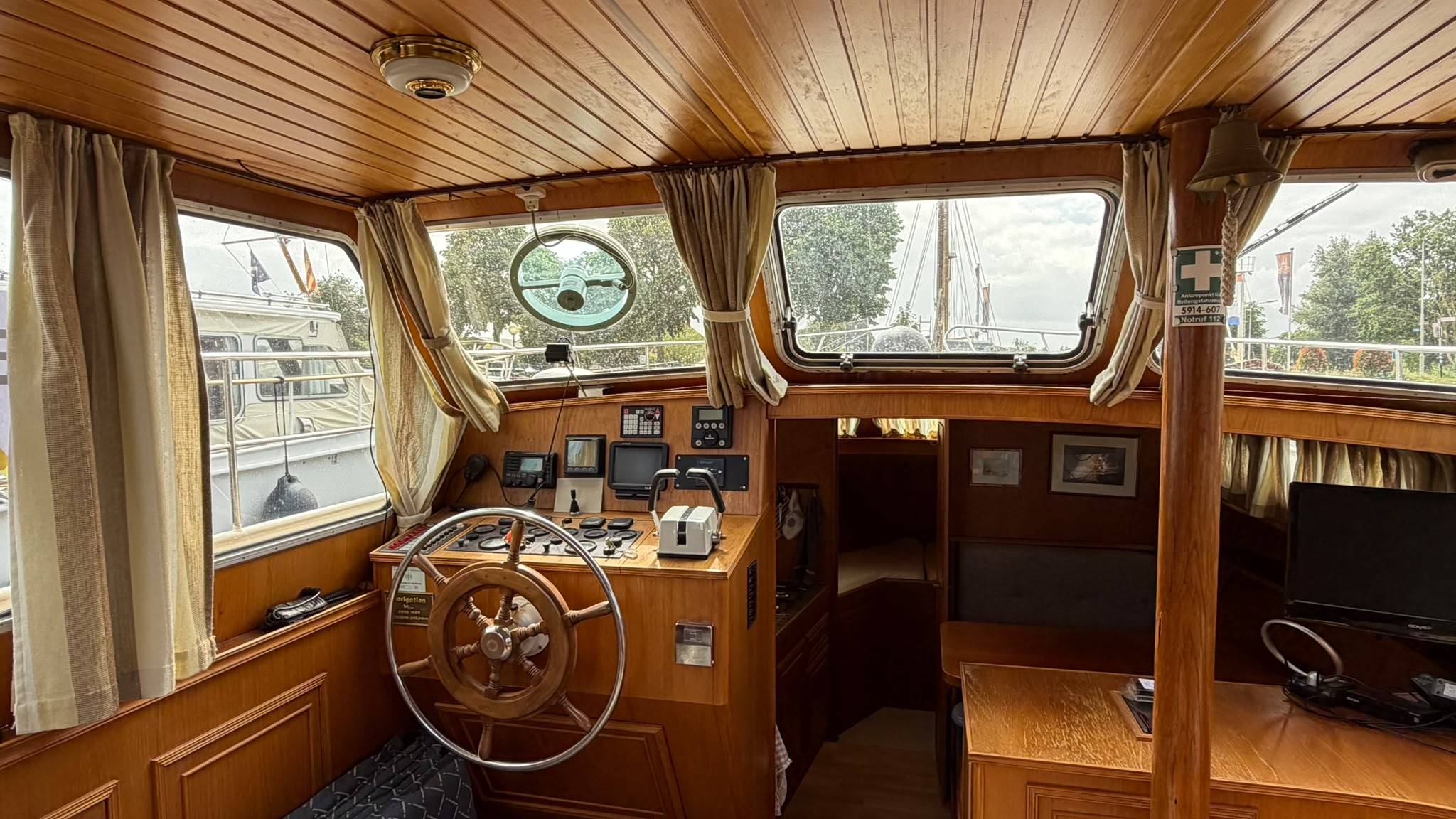 foto: 10 Van Der Valk 1300 Fly Bridge
