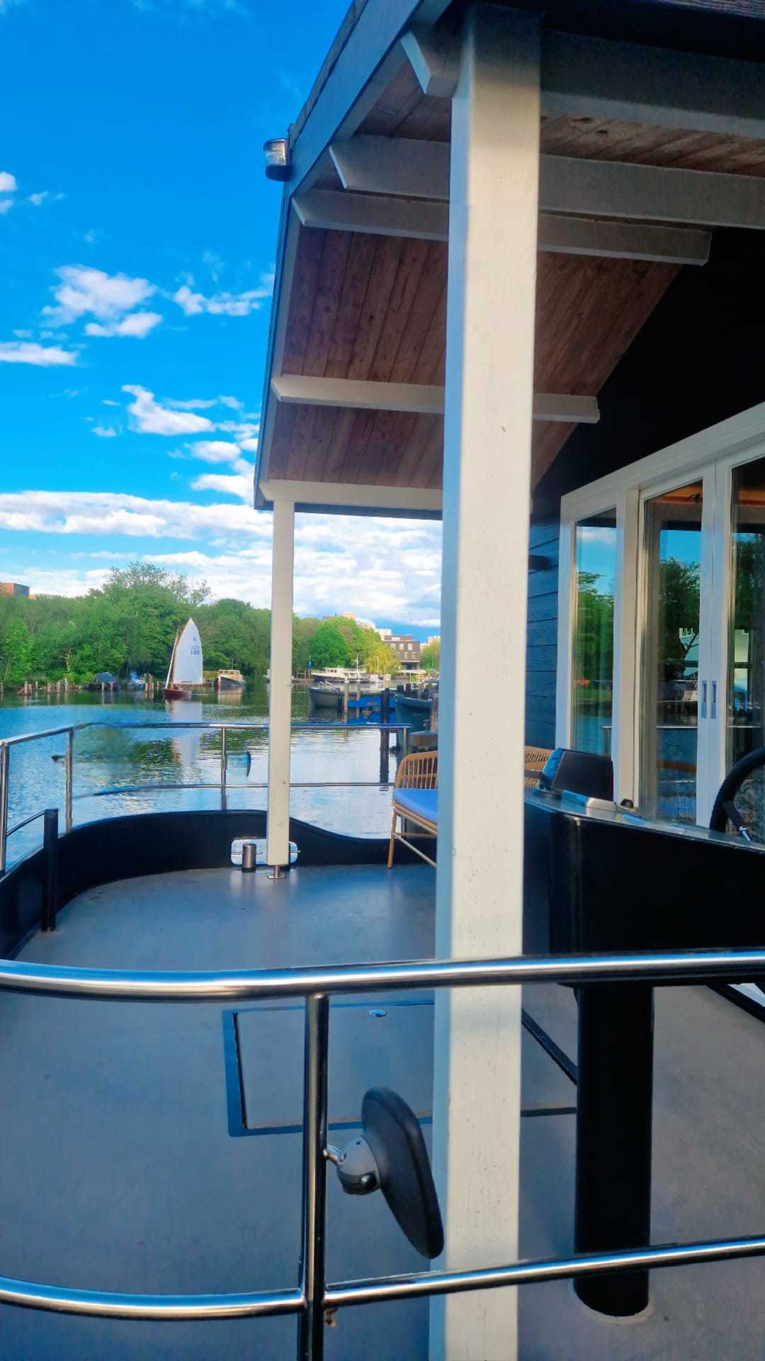 foto: 61 HOMESHIP VaarChalet In Amsterdam 1250D Luxe Houseboat
