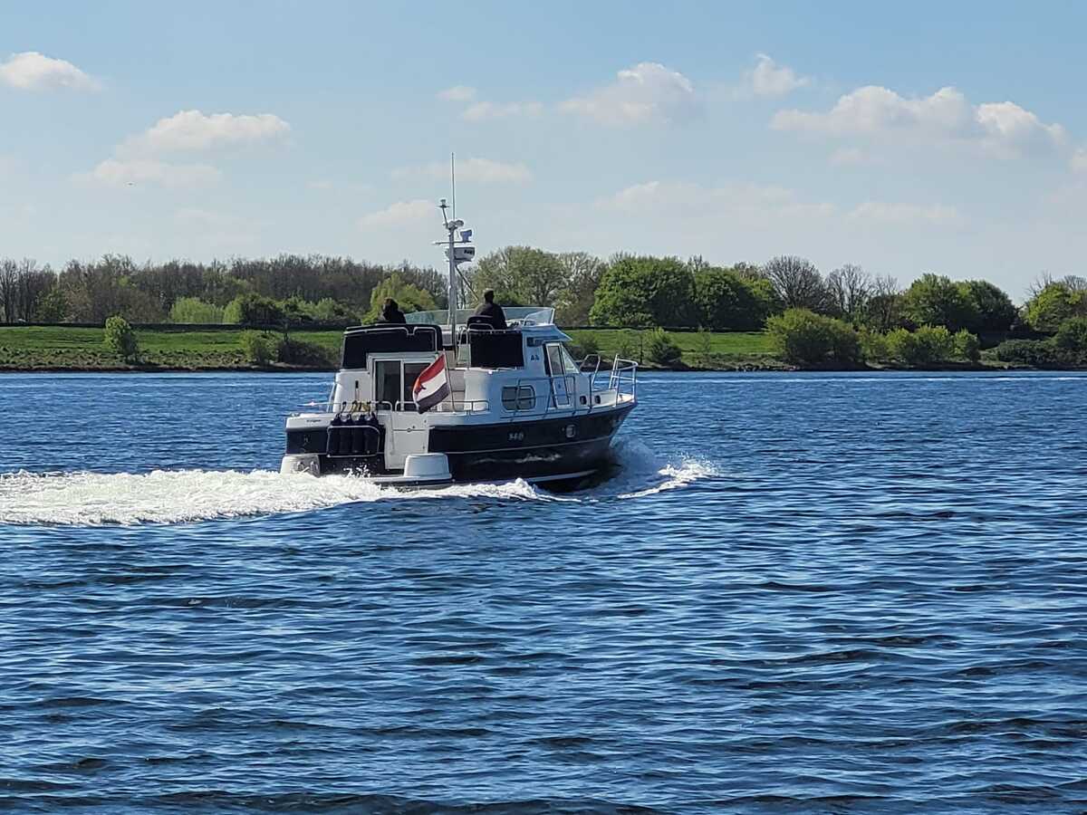 foto: 28 Nimbus 380 Commander
