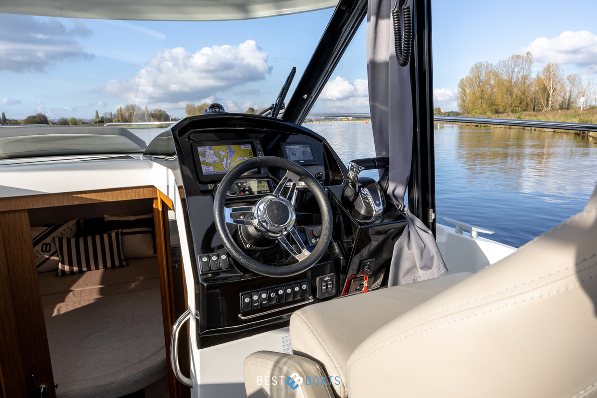 foto: 18 Jeanneau 895 MERRY FISHER