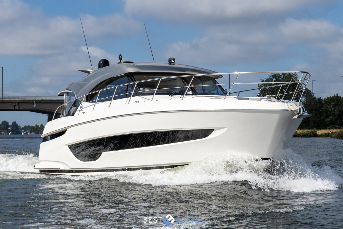 foto: 26 Riviera 4600 SPORT YACHT-PLATINUM EDITION