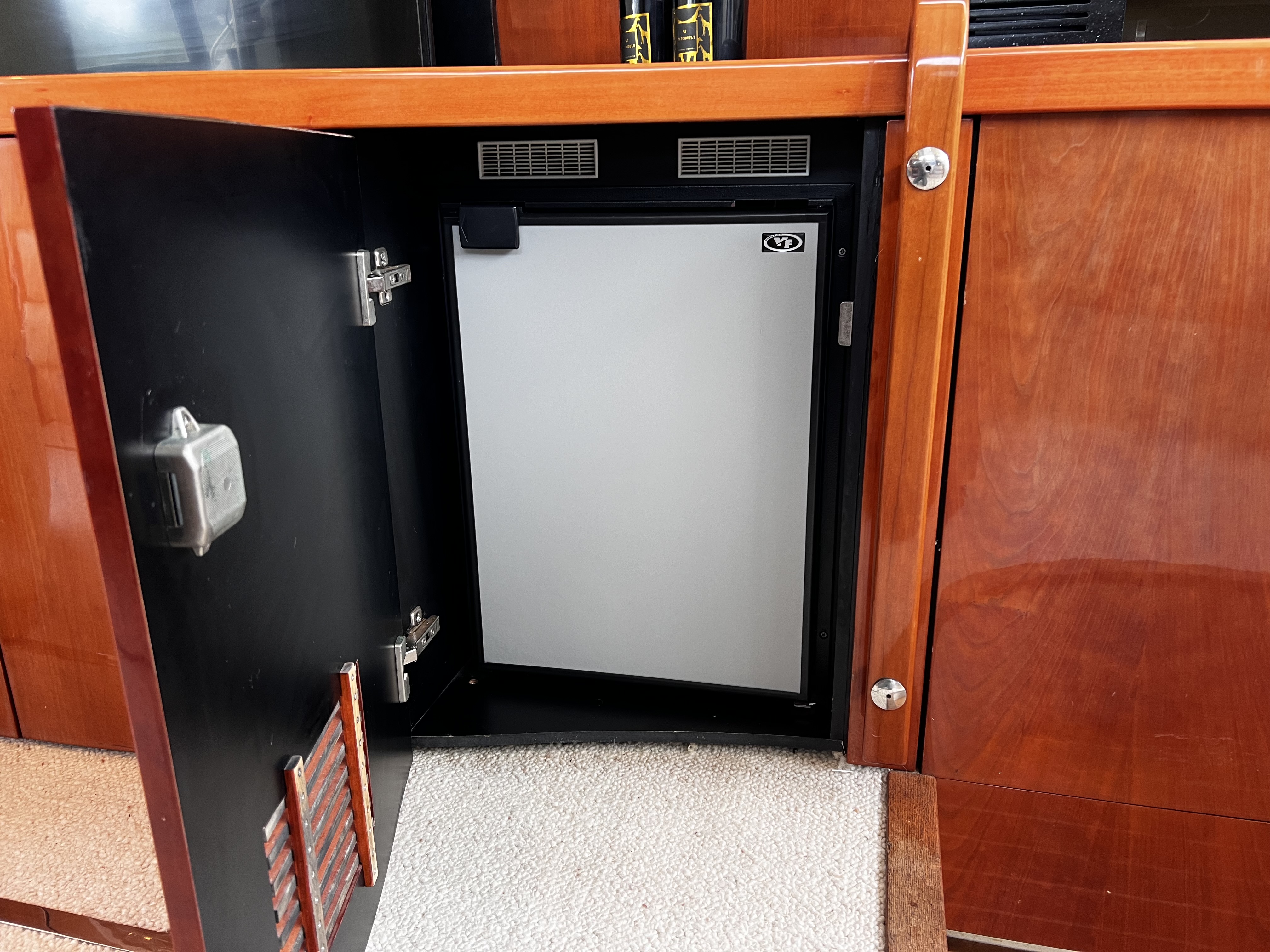 foto: 18 Fairline Phantom 46