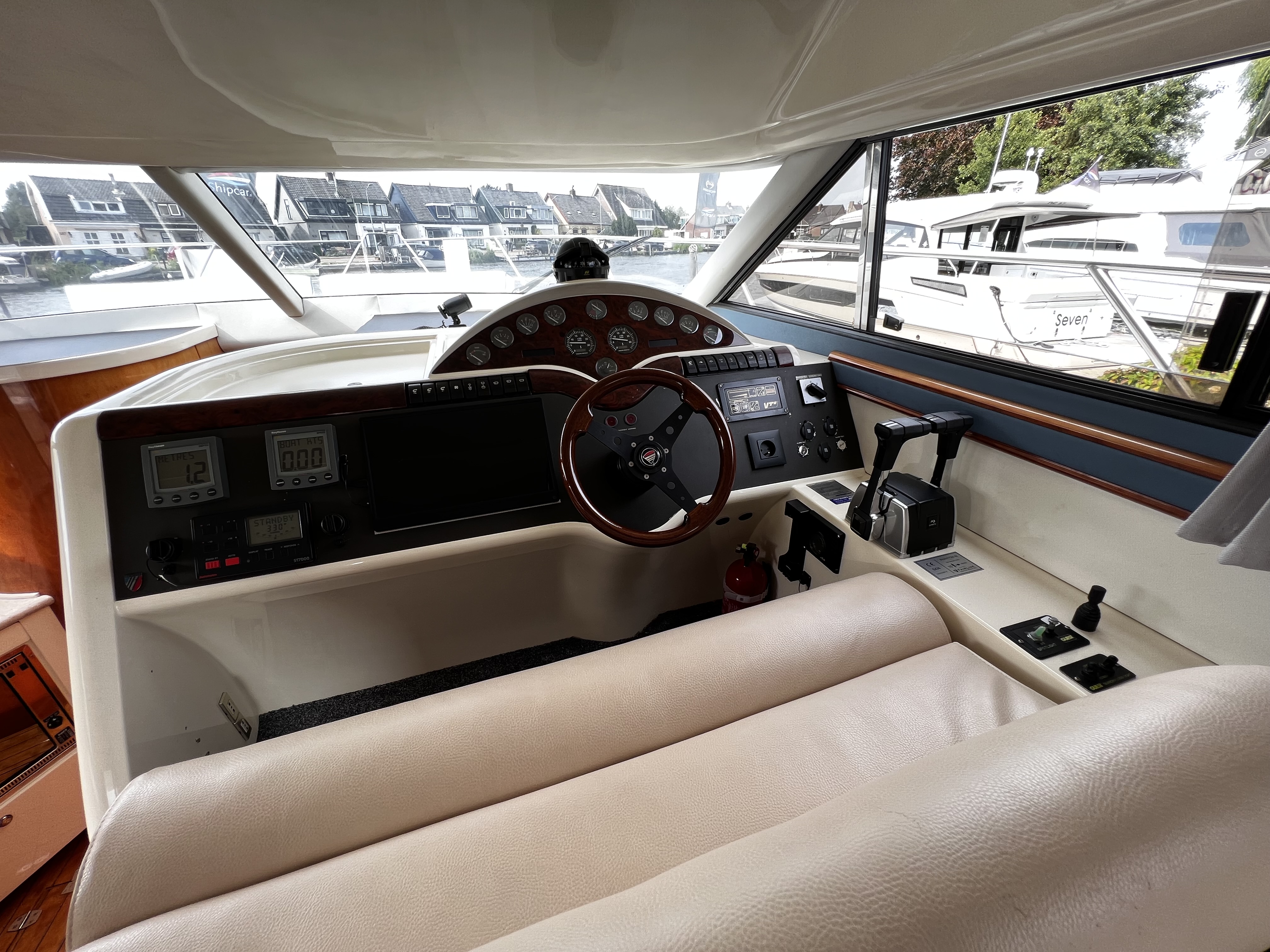 foto: 23 Fairline Phantom 42