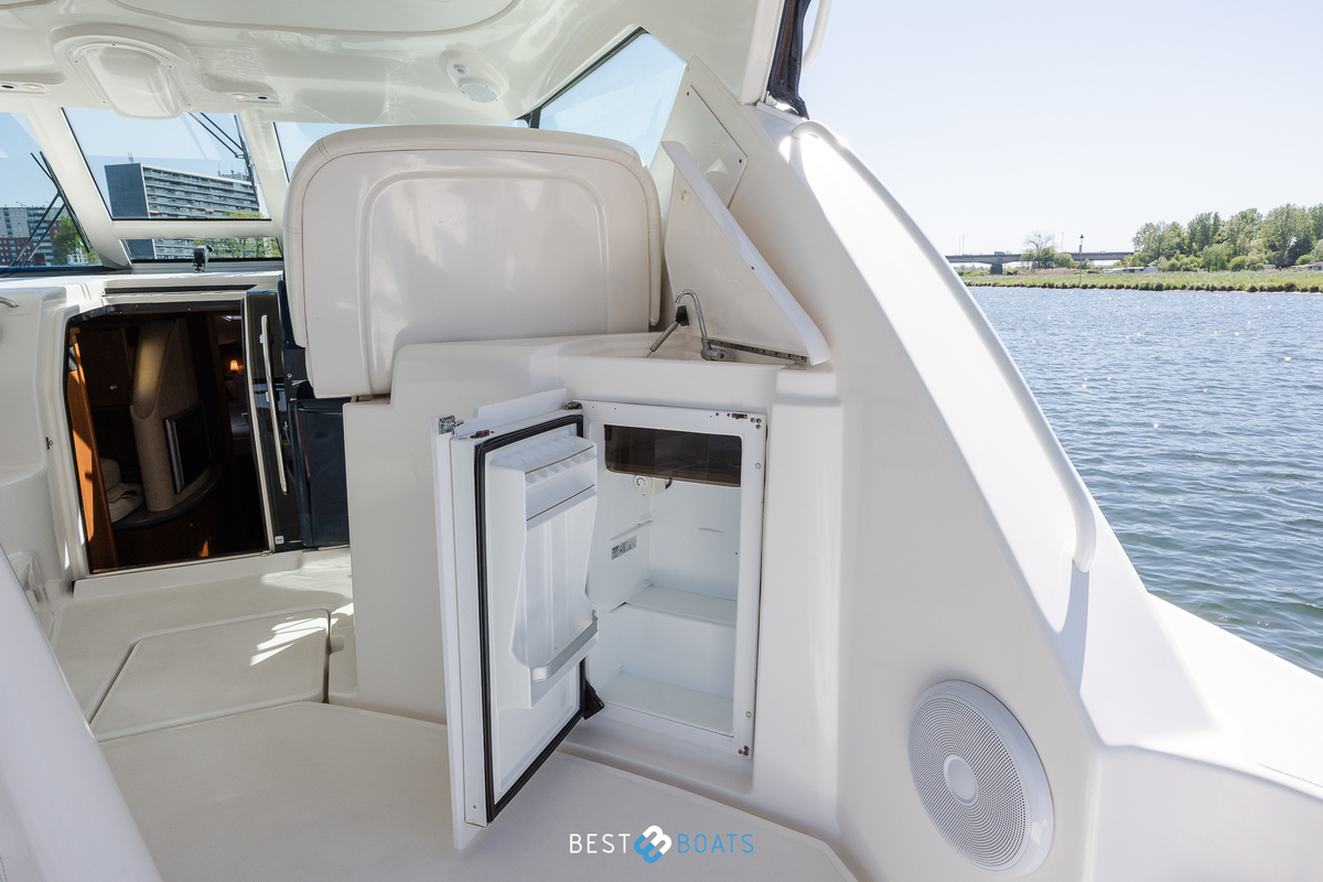 foto: 19 Tiara 4300 Sovran