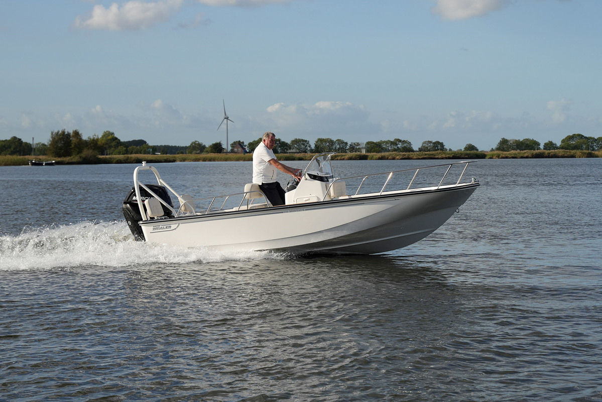 foto: 26 Boston Whaler 170 Montauk