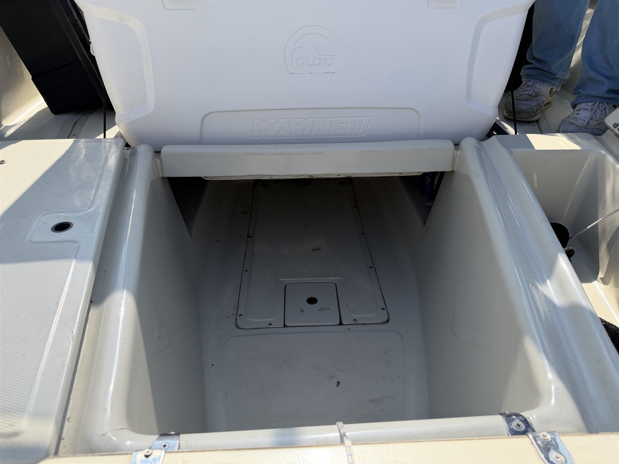 foto: 16 Boston Whaler OUTRAGE 25