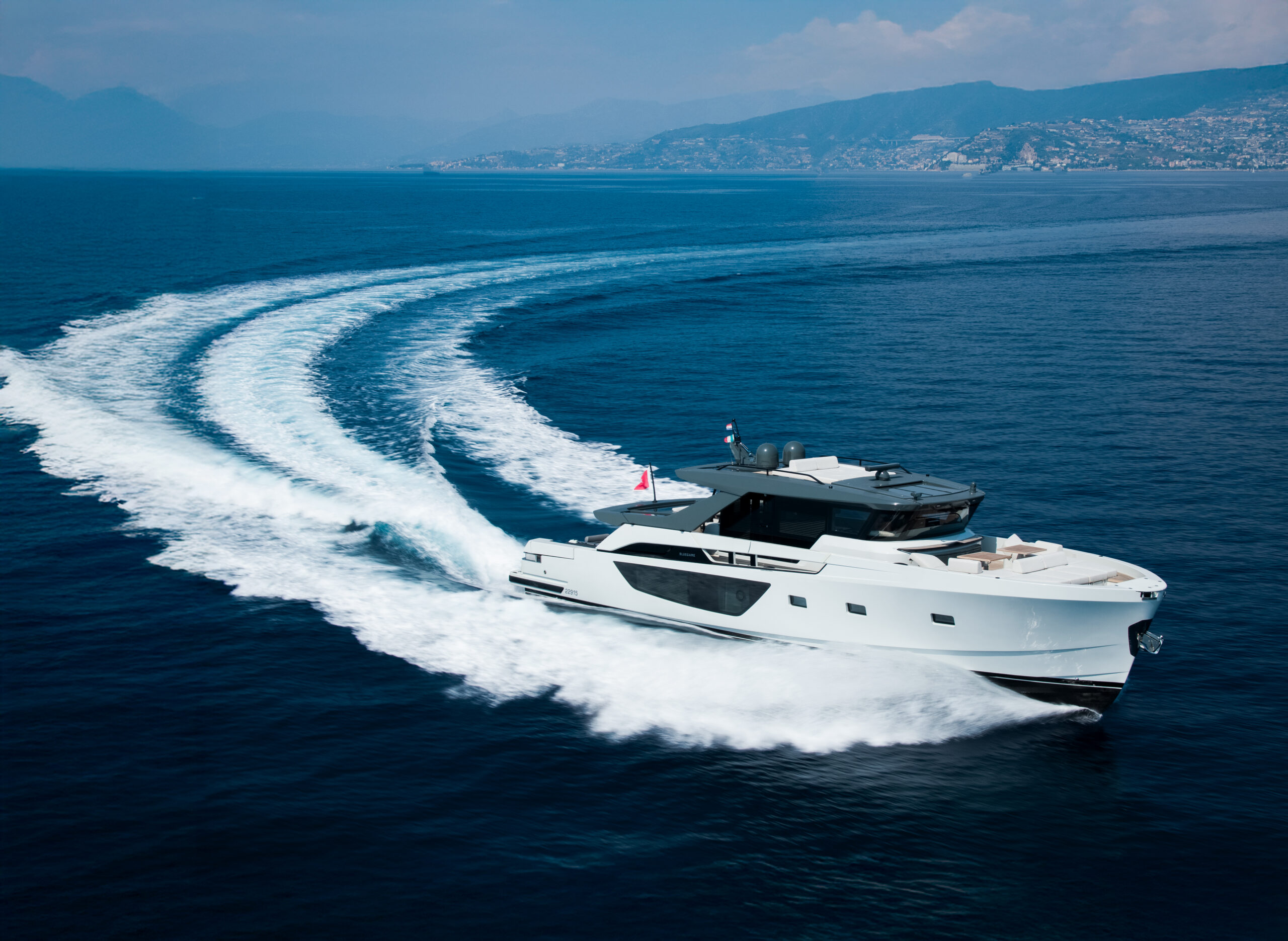 foto: 44 Bluegame BGX70 / BGX73