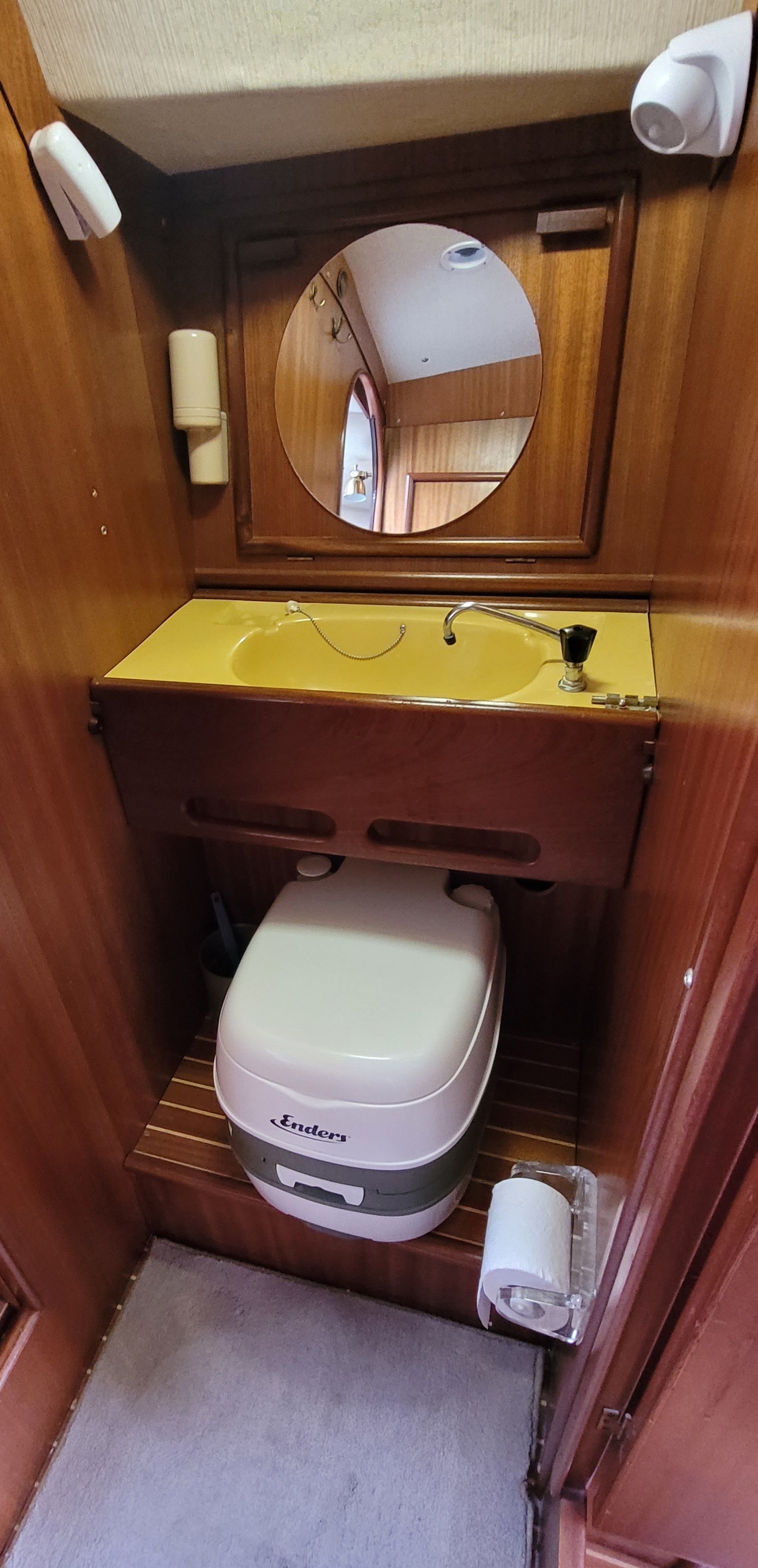 foto: 25 Bavaria 890