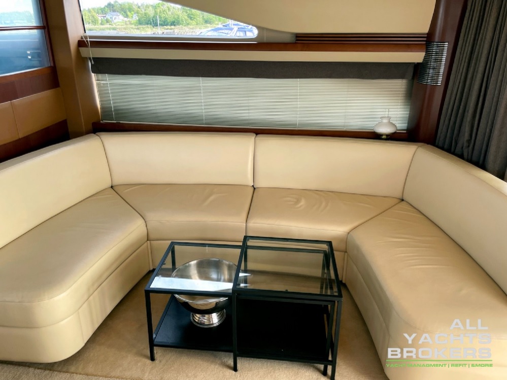 foto: 6 Princess 37 Flybridge