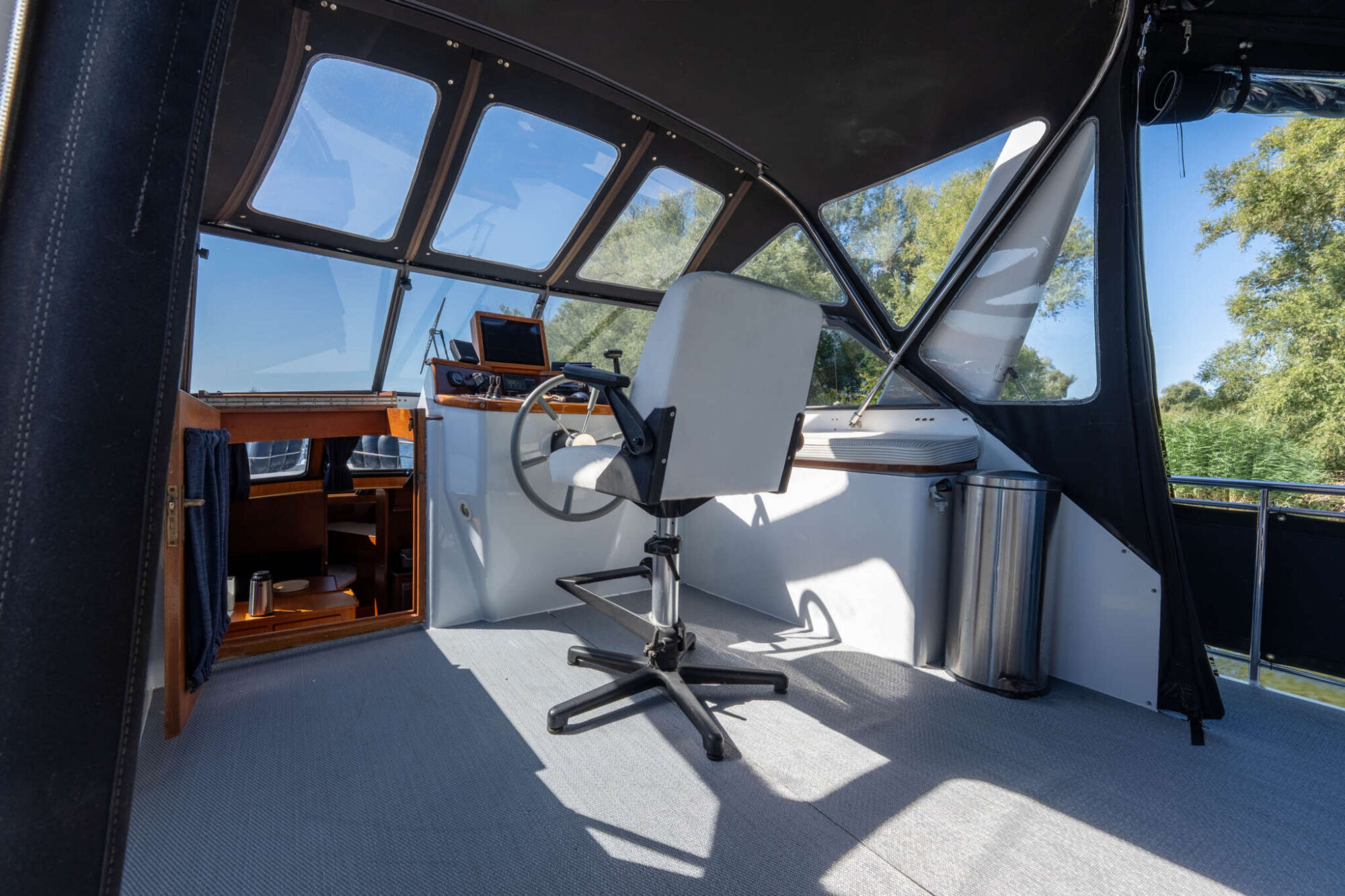 foto: 48 Explorer Explorer Classic 14.00 AK Cabrio