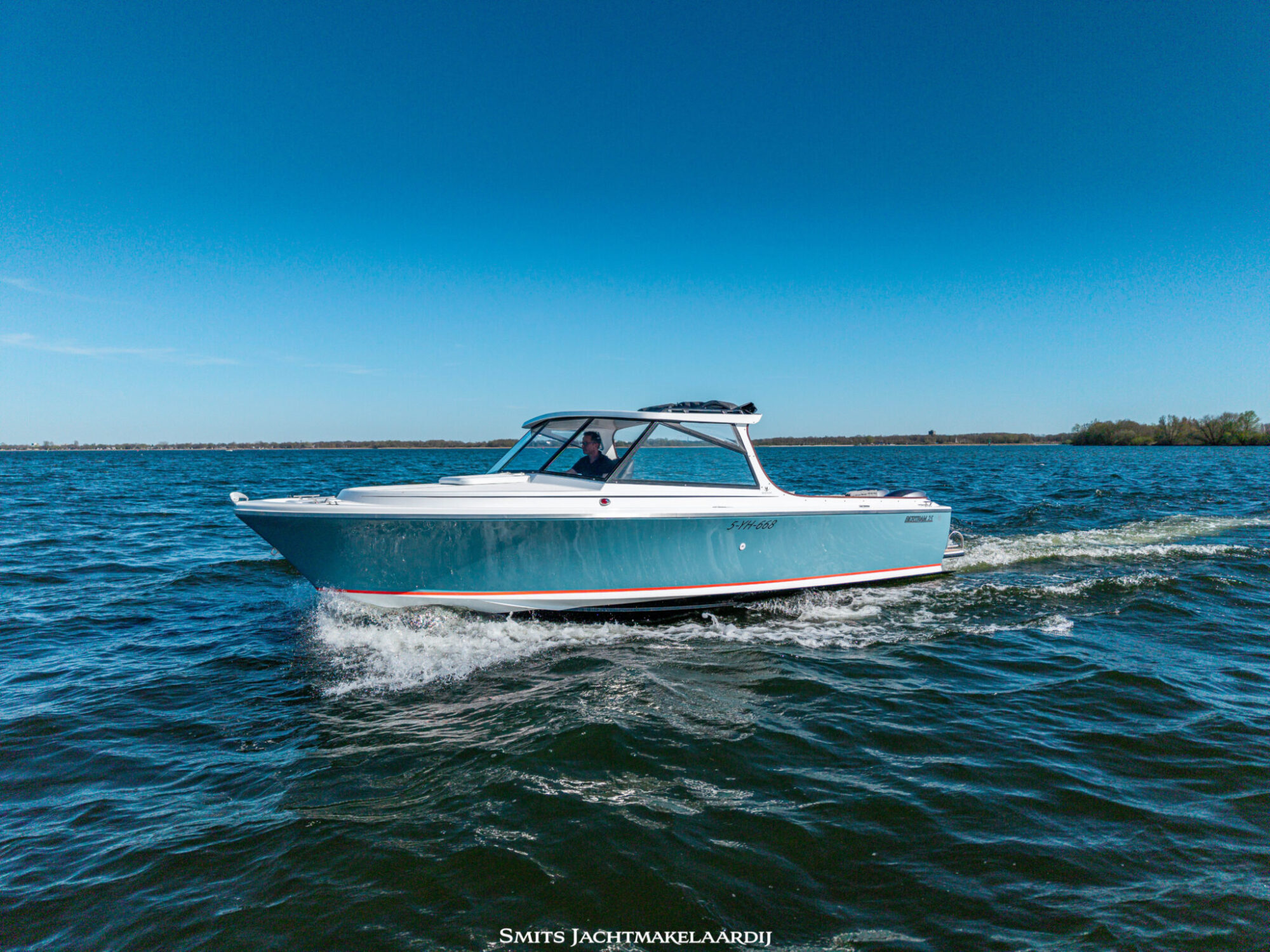 foto: 18 Bertram Bertram 25