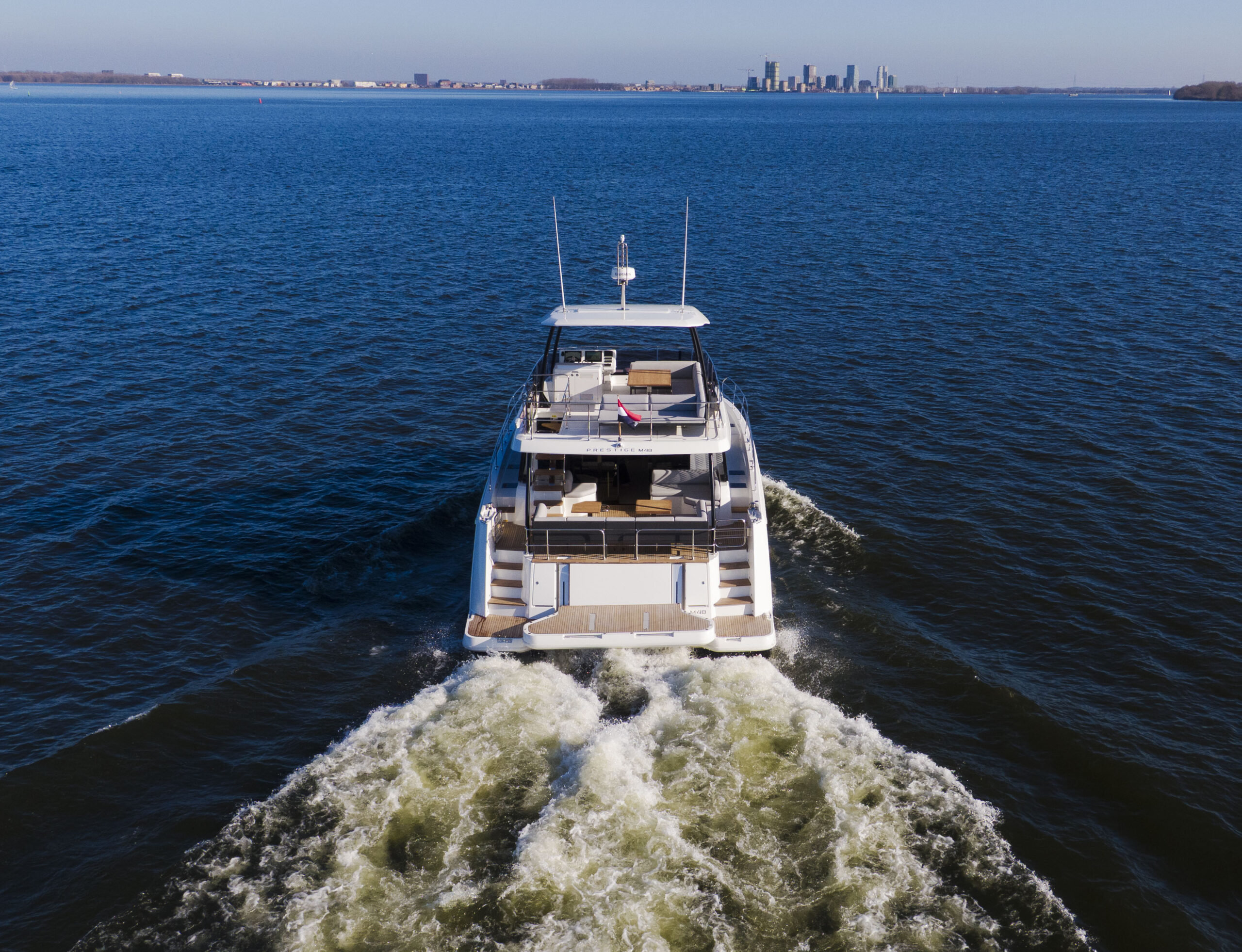 foto: 26 Prestige M48