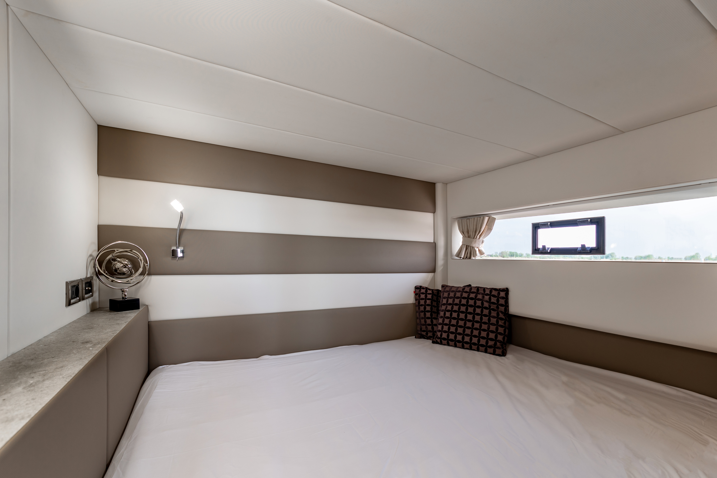 foto: 17 Nomadream Cat-House 1200 Double Decker Houseboat