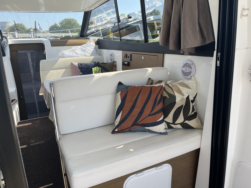 foto: 14 Jeanneau NC 9