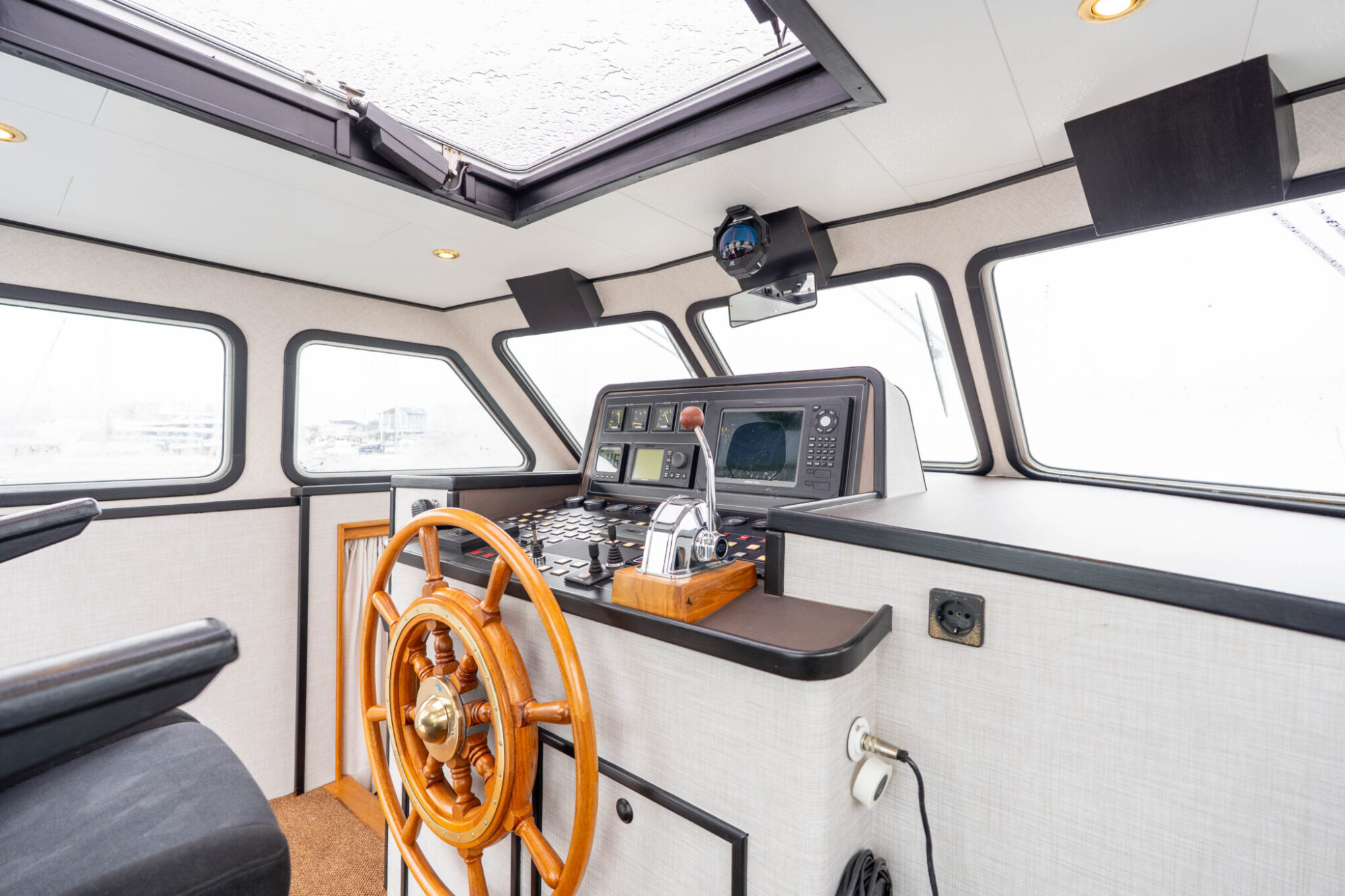 foto: 38 Pieter Beeldsnijder Pieter Beeldsnijder Spiegelkotter 15.00 VS