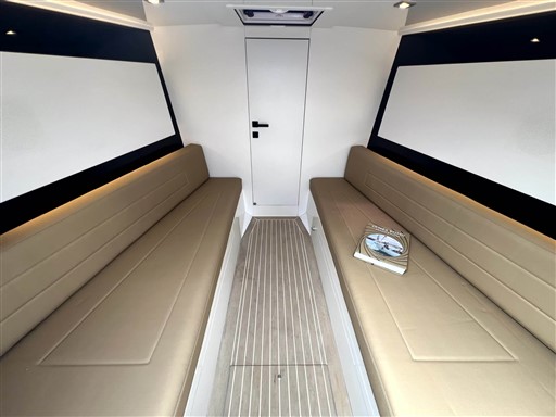 foto: 11 Vandutch 32 - Goldfinger