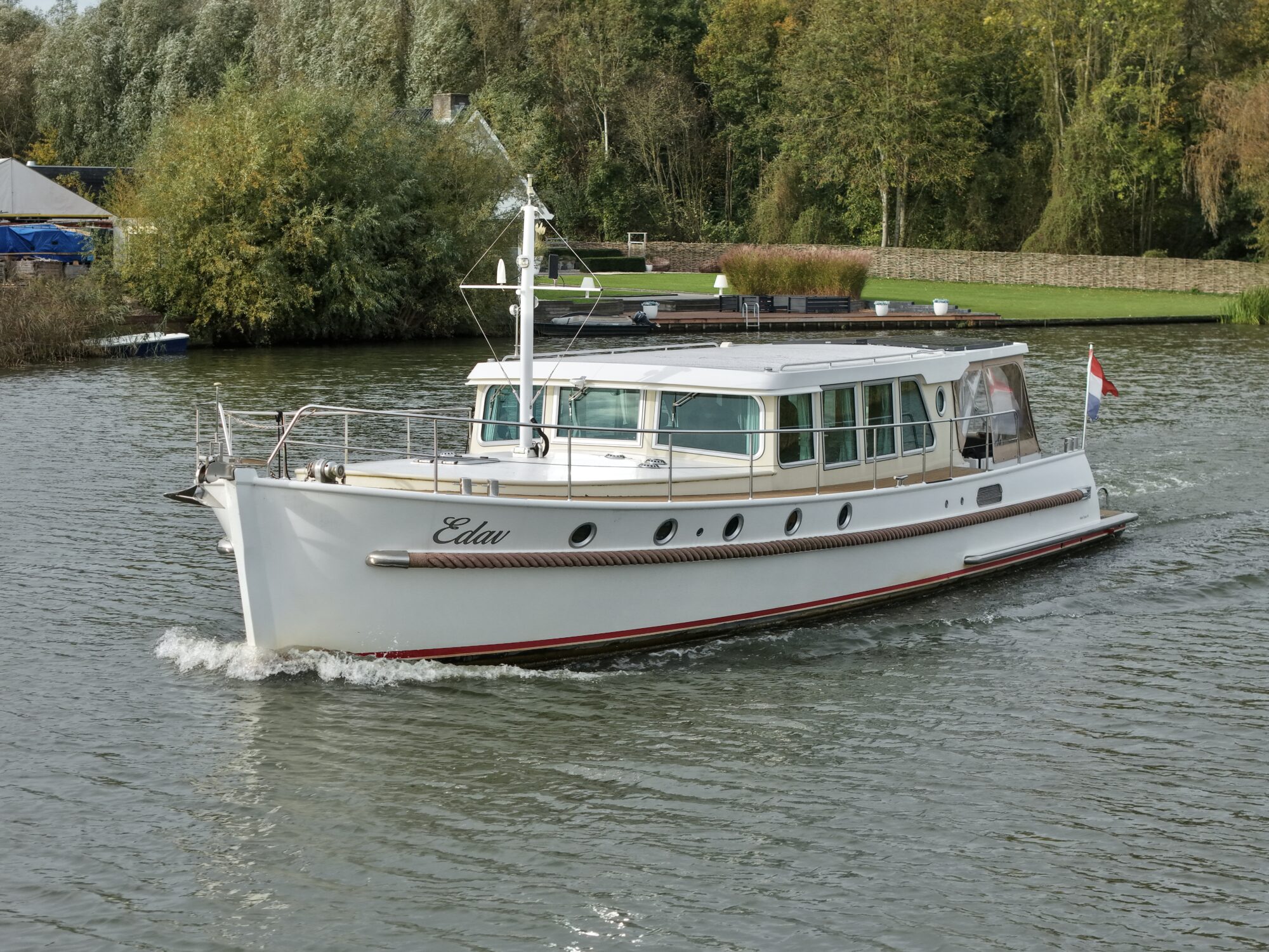 foto: 78 Serious Yachts Serious Yachts Gently Low Bridge 45 Sedan