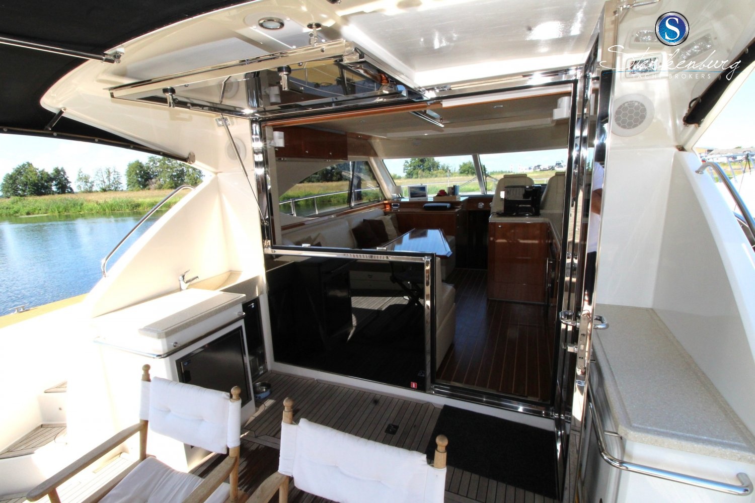 foto: 39 Rivièra 4700 Sport Yacht