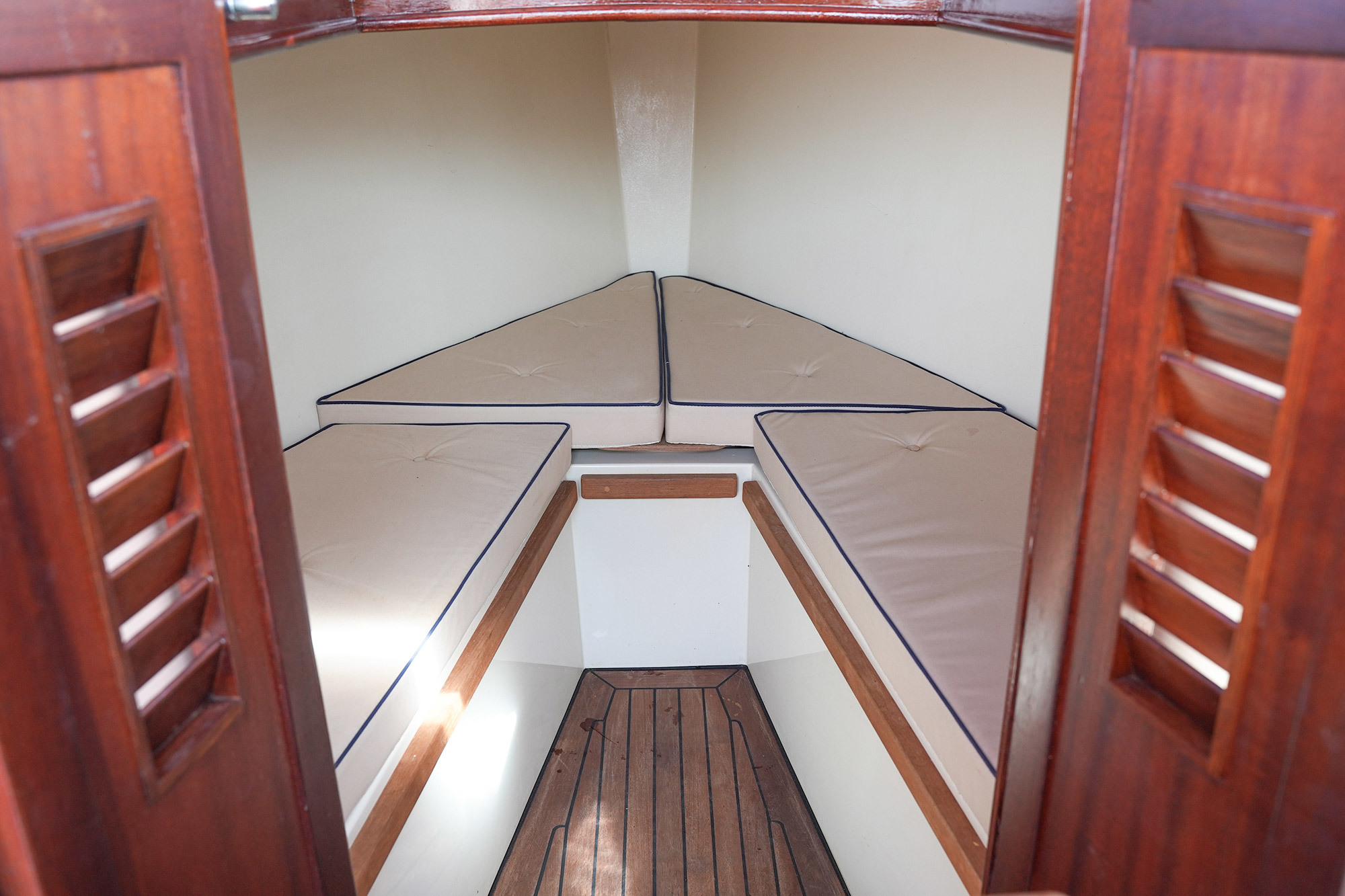 foto: 18 Interboat Semi Cabin 25