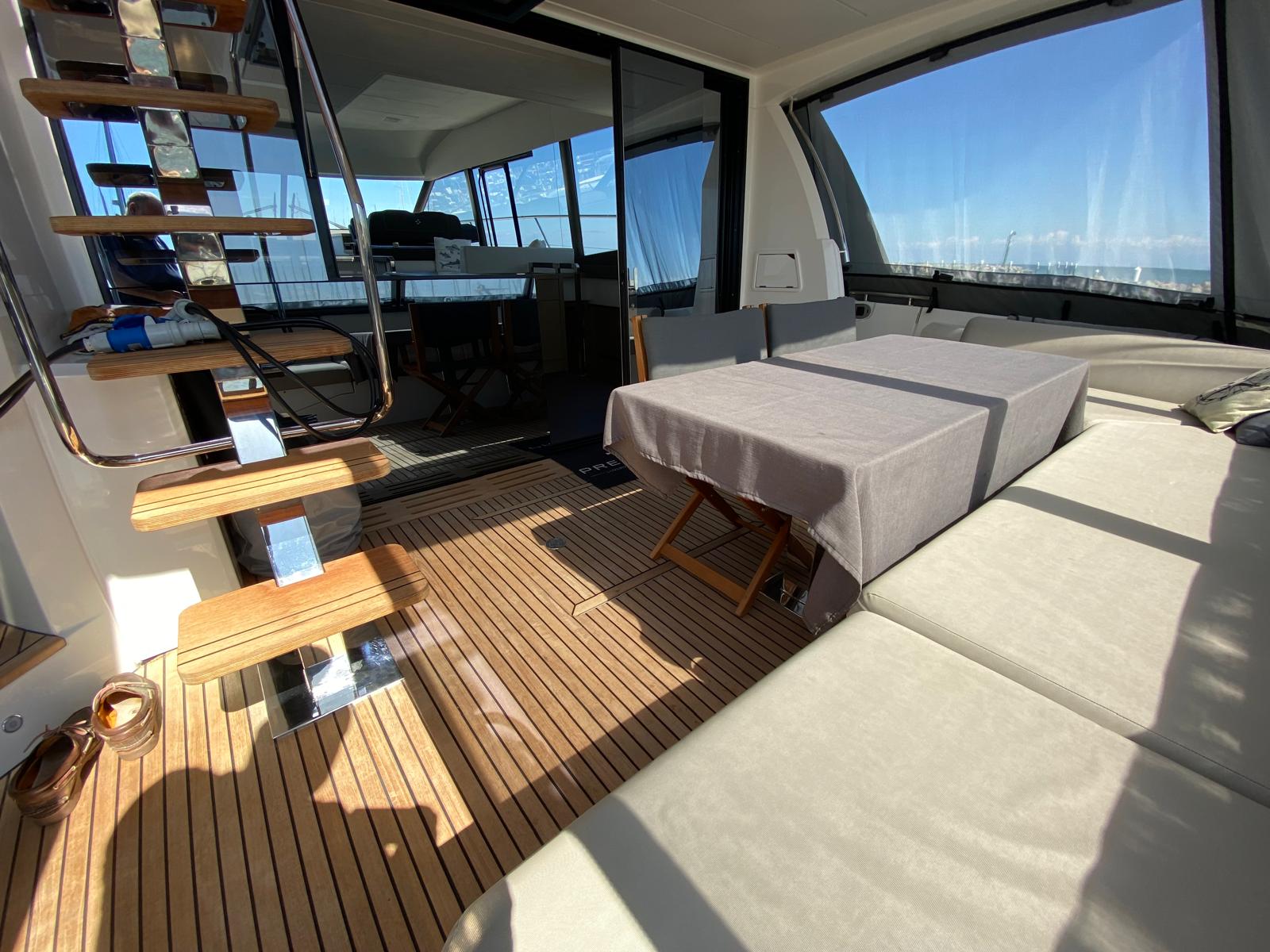 foto: 22 Prestige 590 Flybridge
