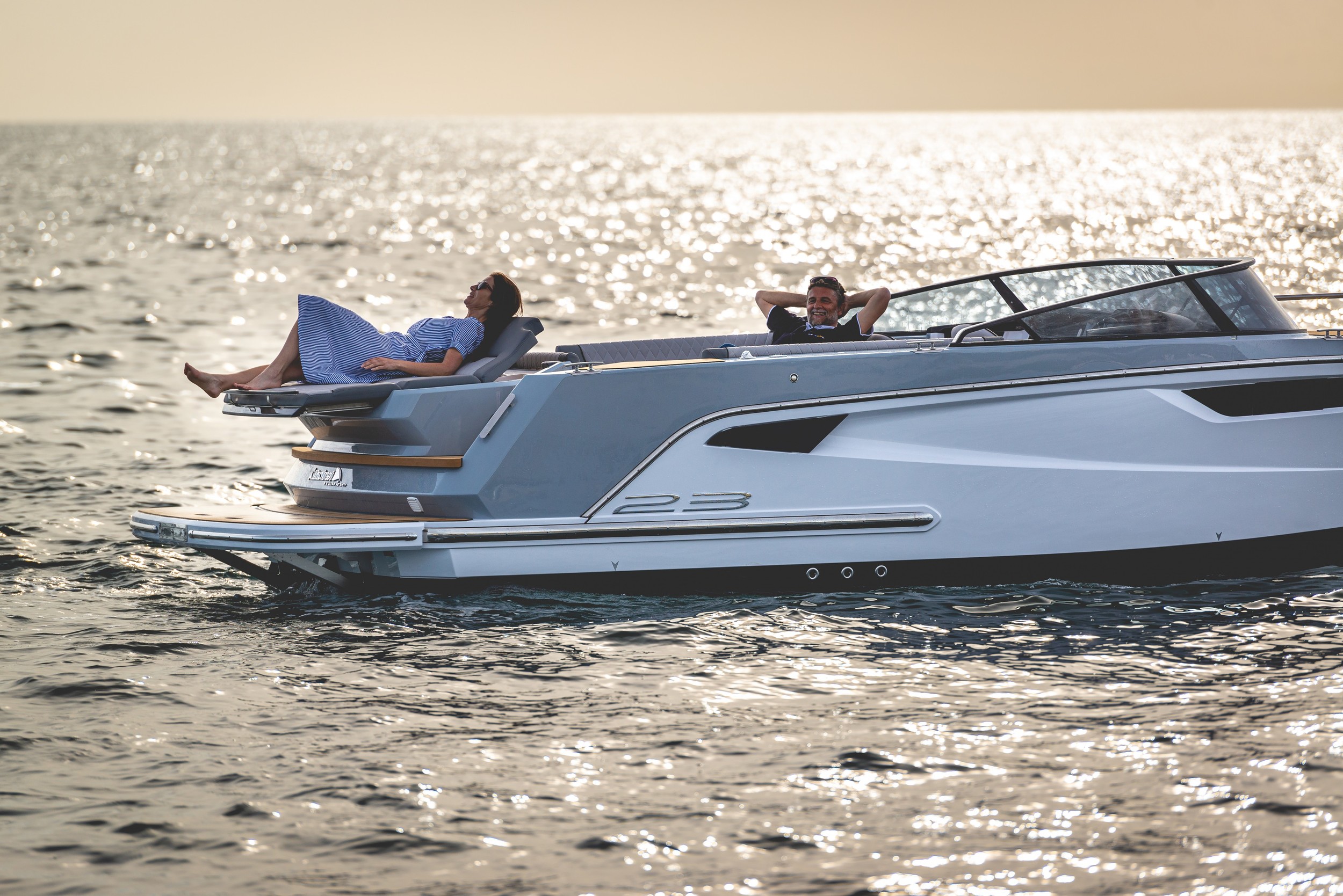 foto: 17 Alfastreet Marine 23 Cabin Evolution Electric