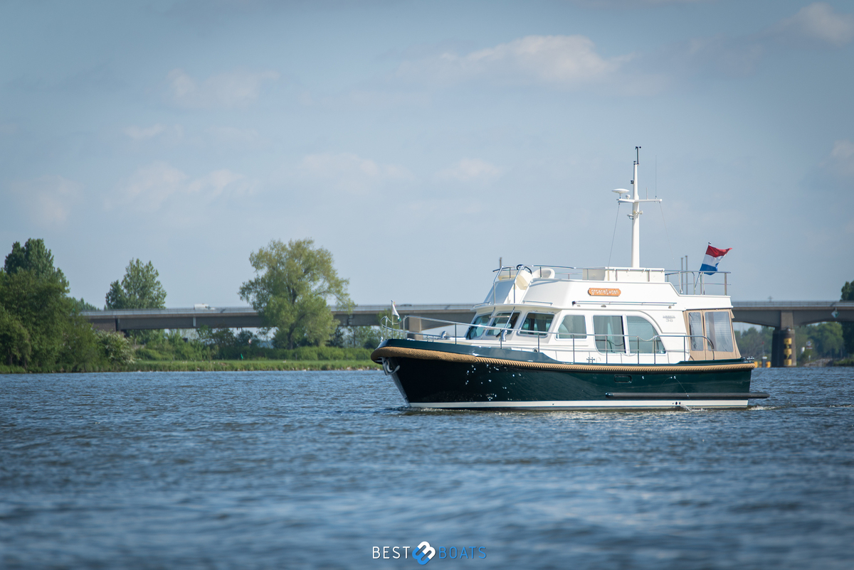 foto: 11 Linssen  Classic Sturdy 36 Sedan Deck Bridge