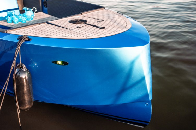 foto: 6 Luxury Alu Tender 70