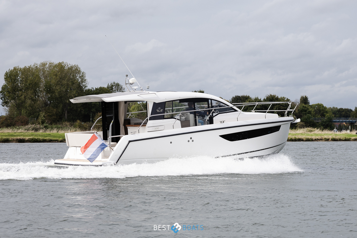 foto: 20 Sealine C330