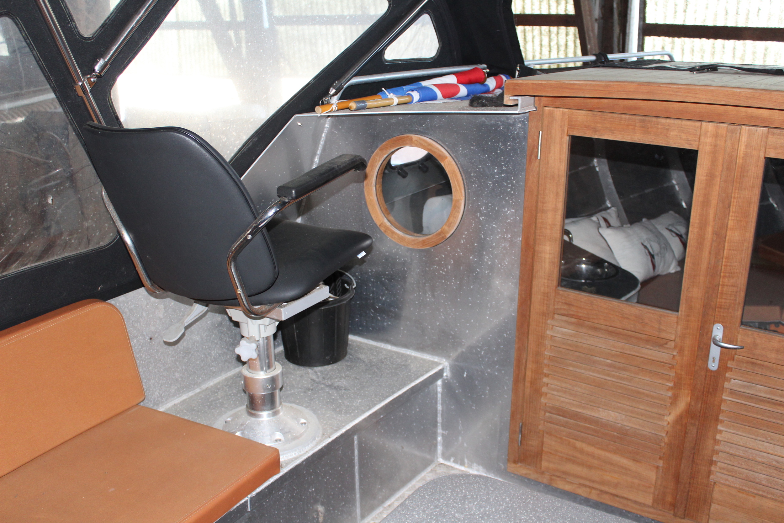 foto: 17 Black Fish Cabin 850 XL