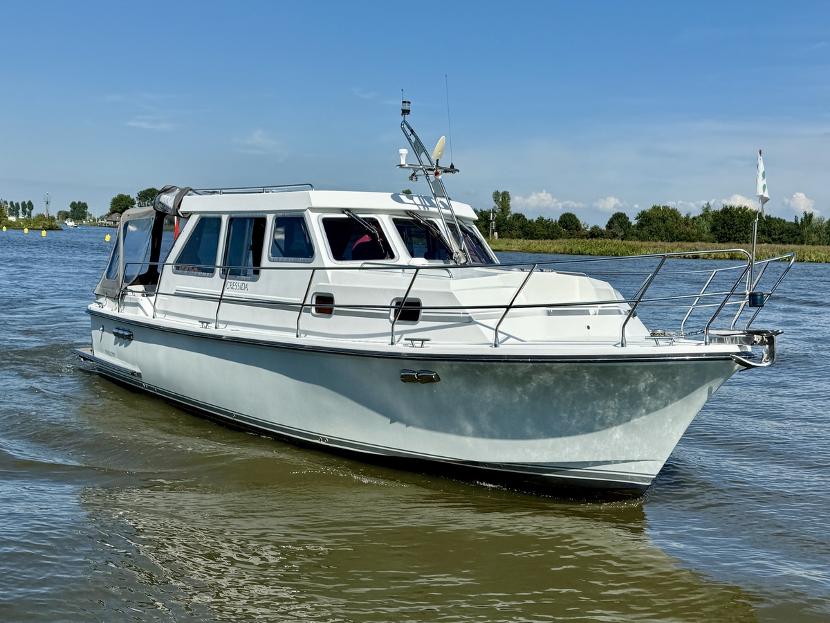 foto: 27 Excellent 1000 Hybride Patrol