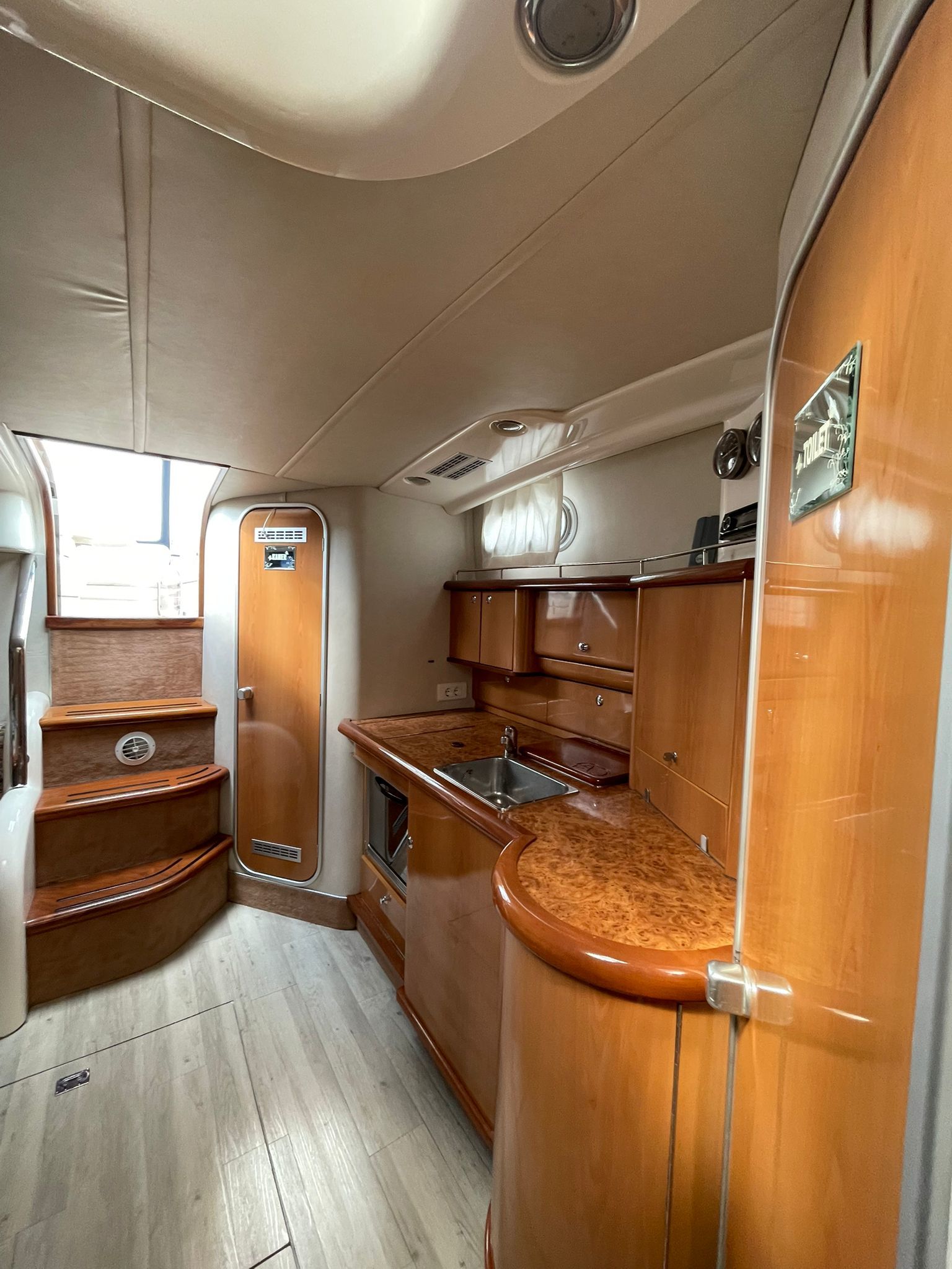 foto: 10 Sealine S37