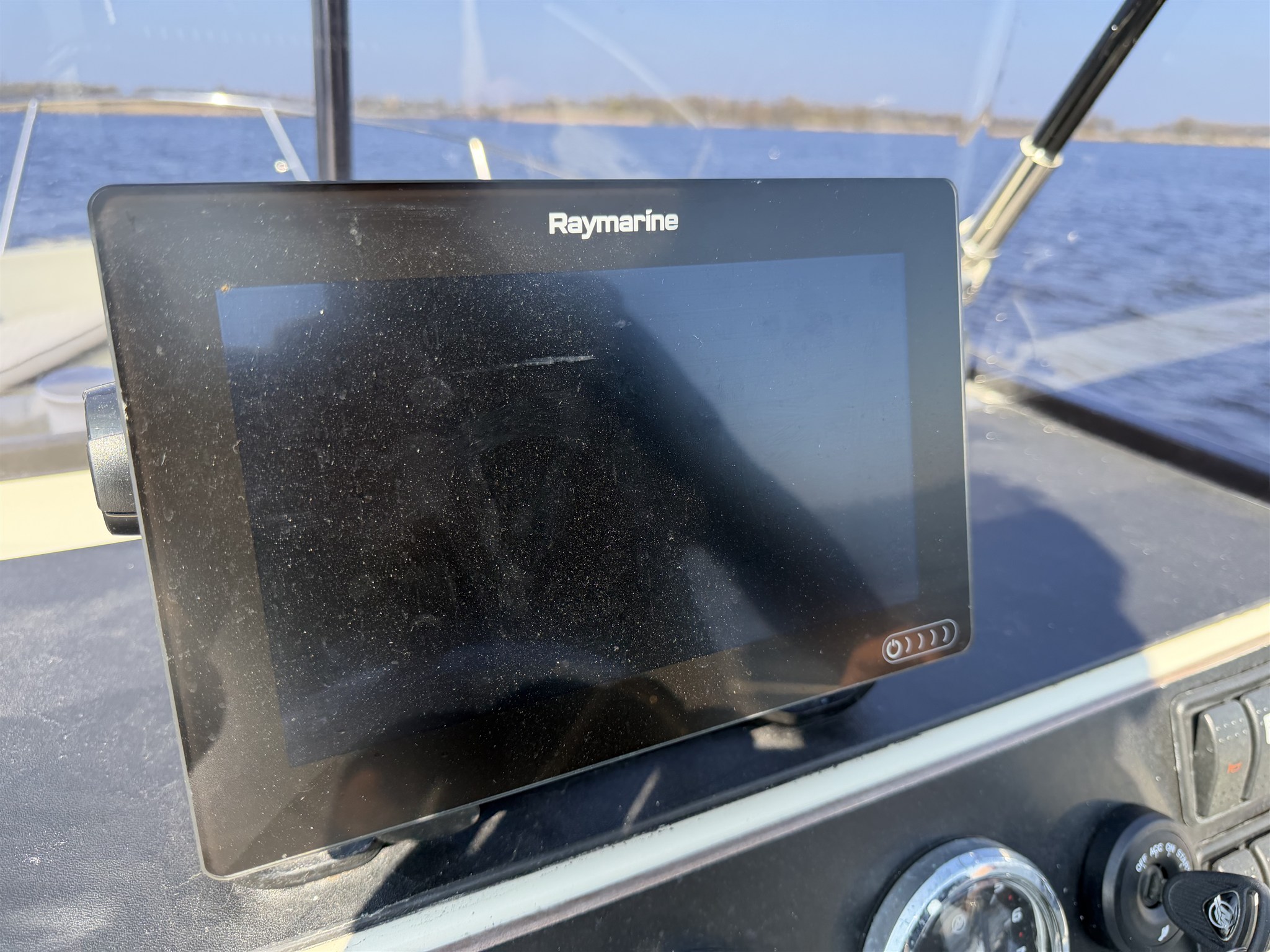 foto: 17 Boston Whaler OUTRAGE 25