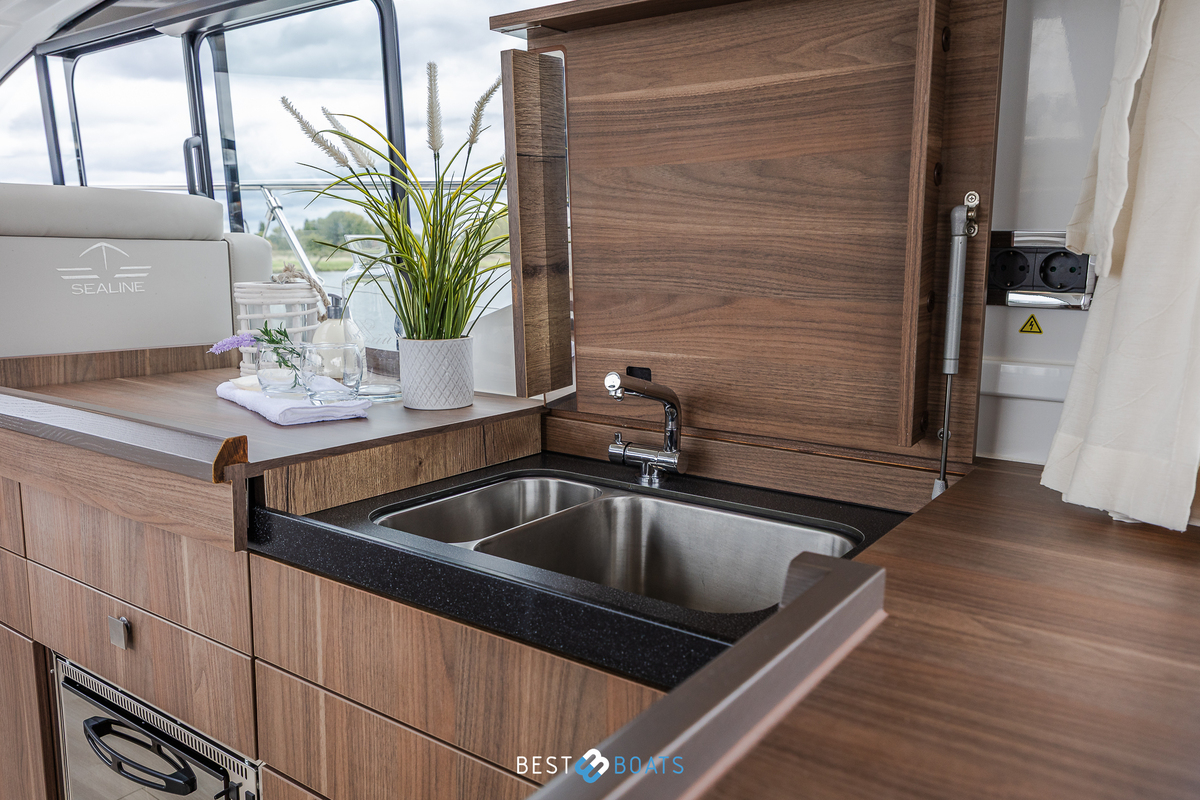 foto: 21 Sealine C330