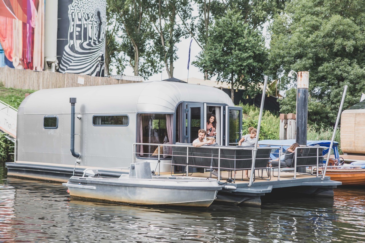 The Coon 1000 Houseboat