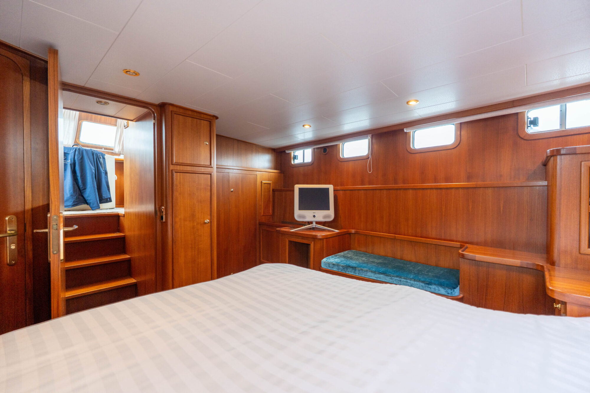 foto: 20 Pieter Beeldsnijder Pieter Beeldsnijder Spiegelkotter 15.00 VS