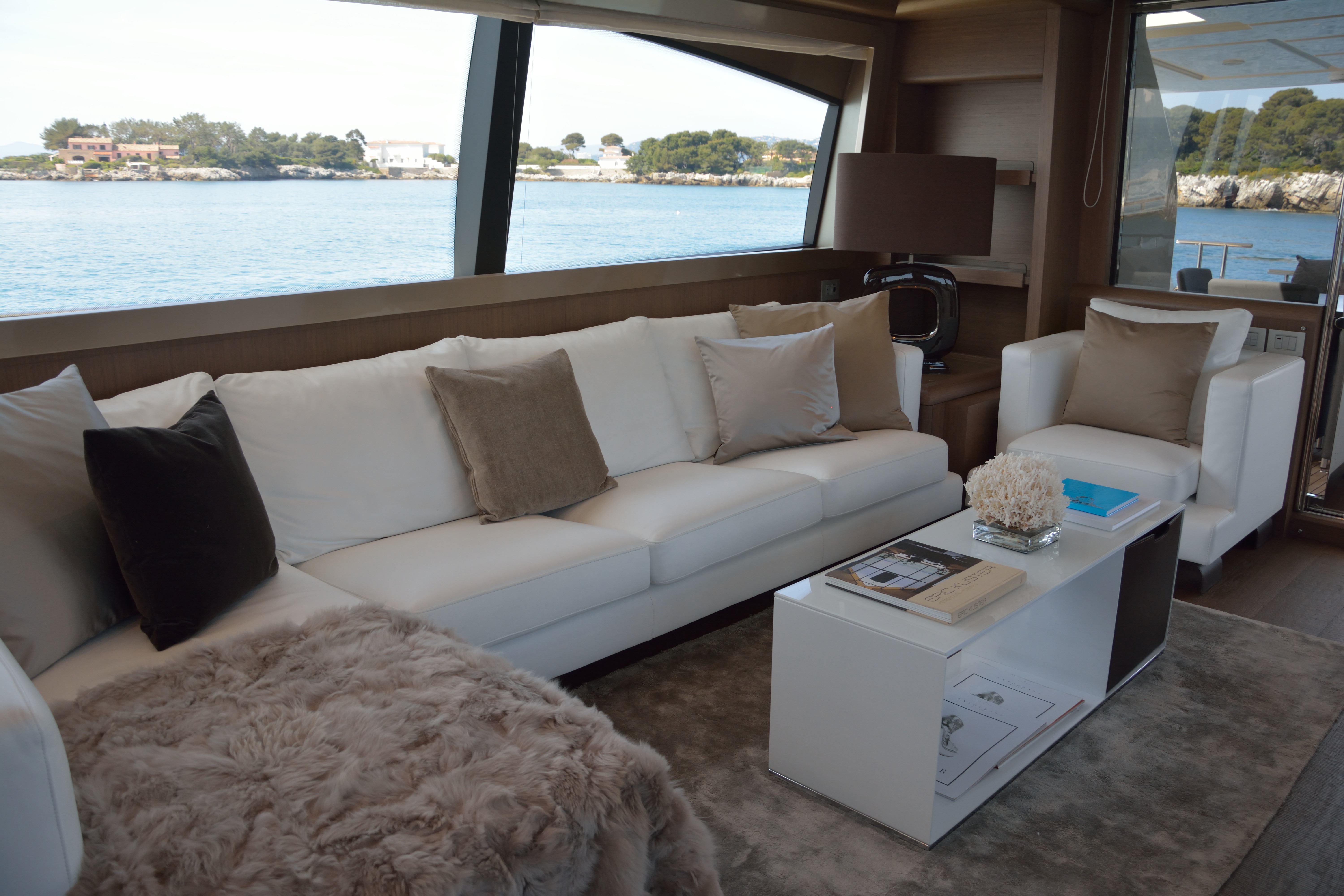 foto: 32 Ferretti 800 HT