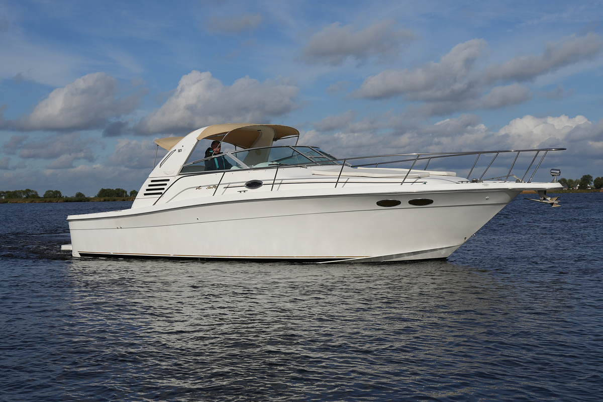 foto: 25 Sea Ray 330 Express Cruiser