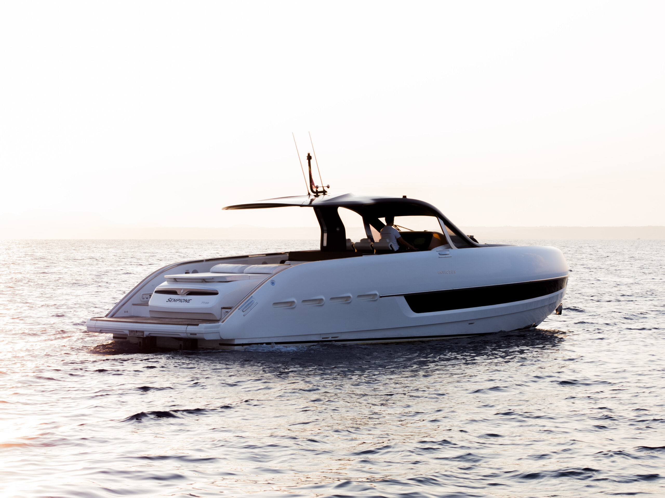 foto: 31 Invictus TT460