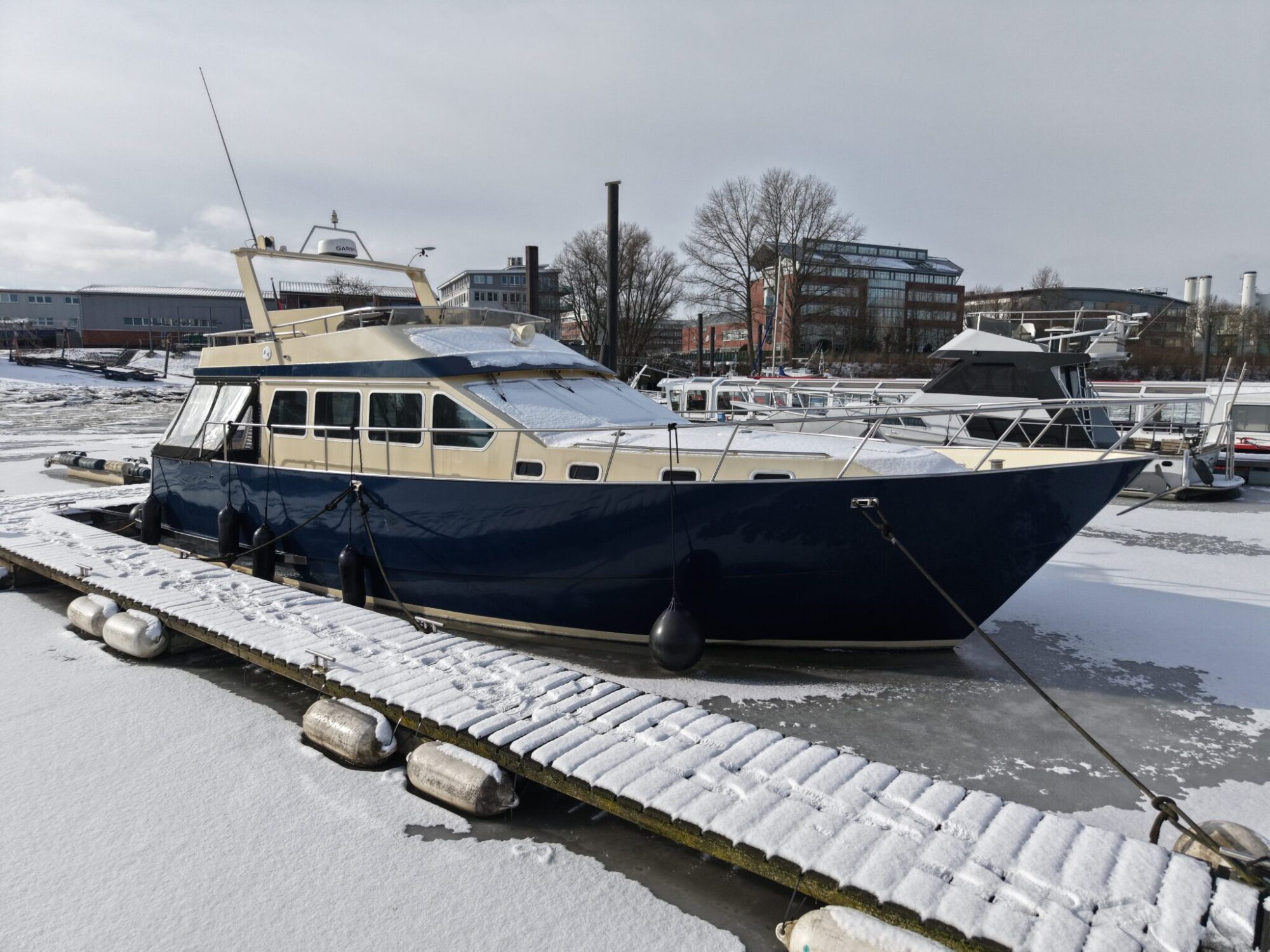 foto: 4 Bruce Roberts Bruce Roberts Euro 12.00 Flybridge