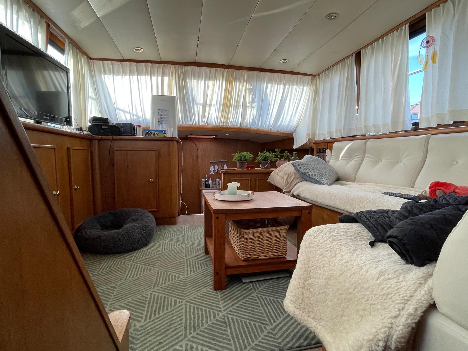 foto: 12 Valk  Voyager ( Woonboot )