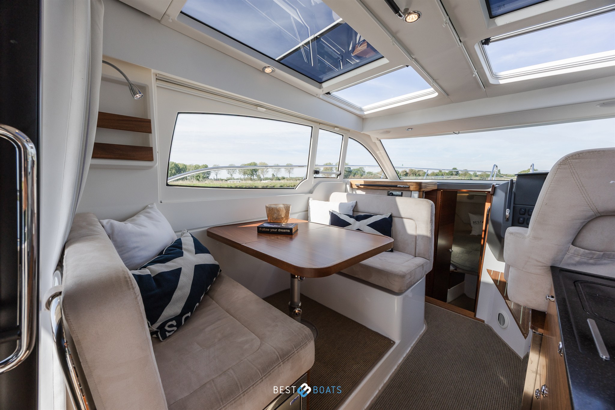 foto: 21 Nimbus 305 Coupé