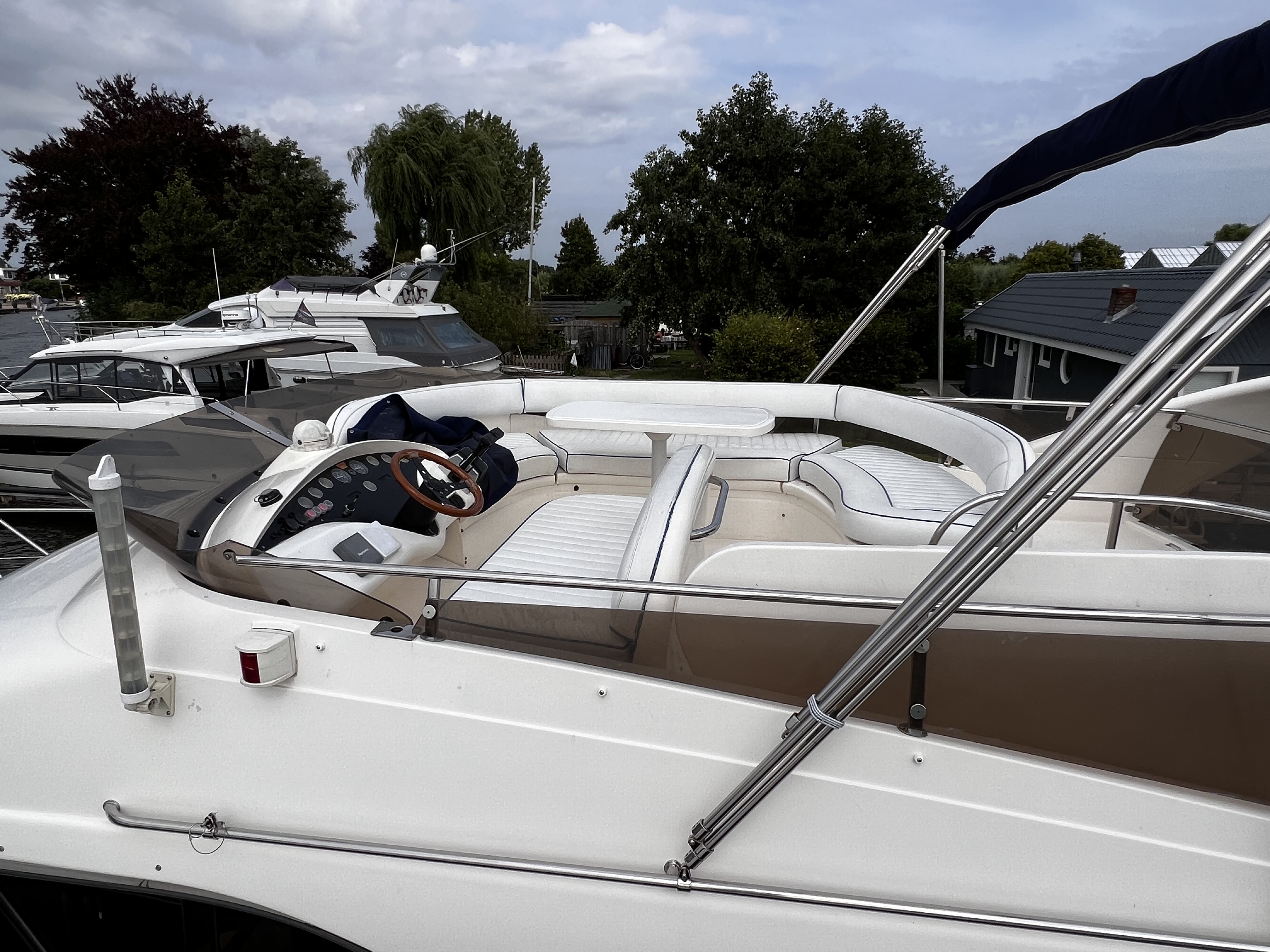 foto: 15 Fairline Phantom 42