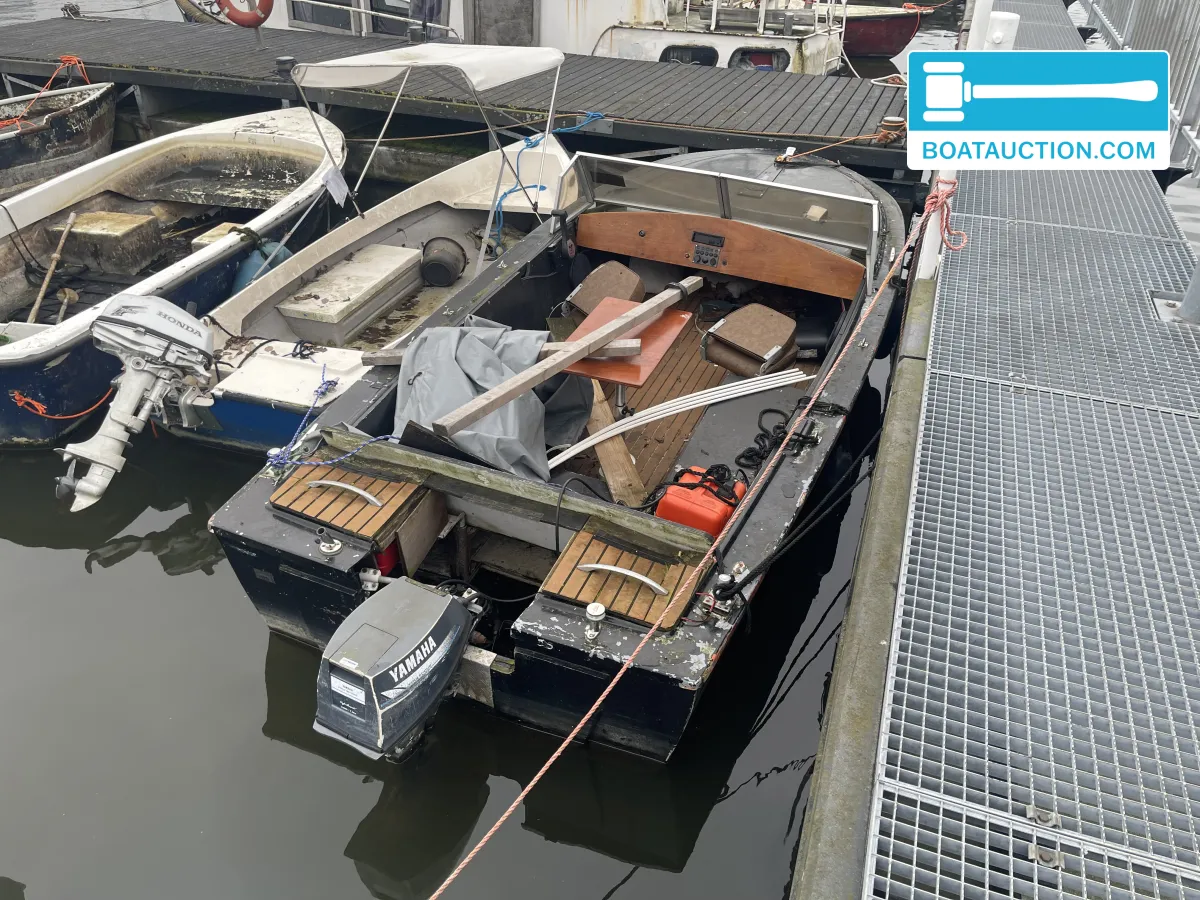 foto: 5 Motorboat 600